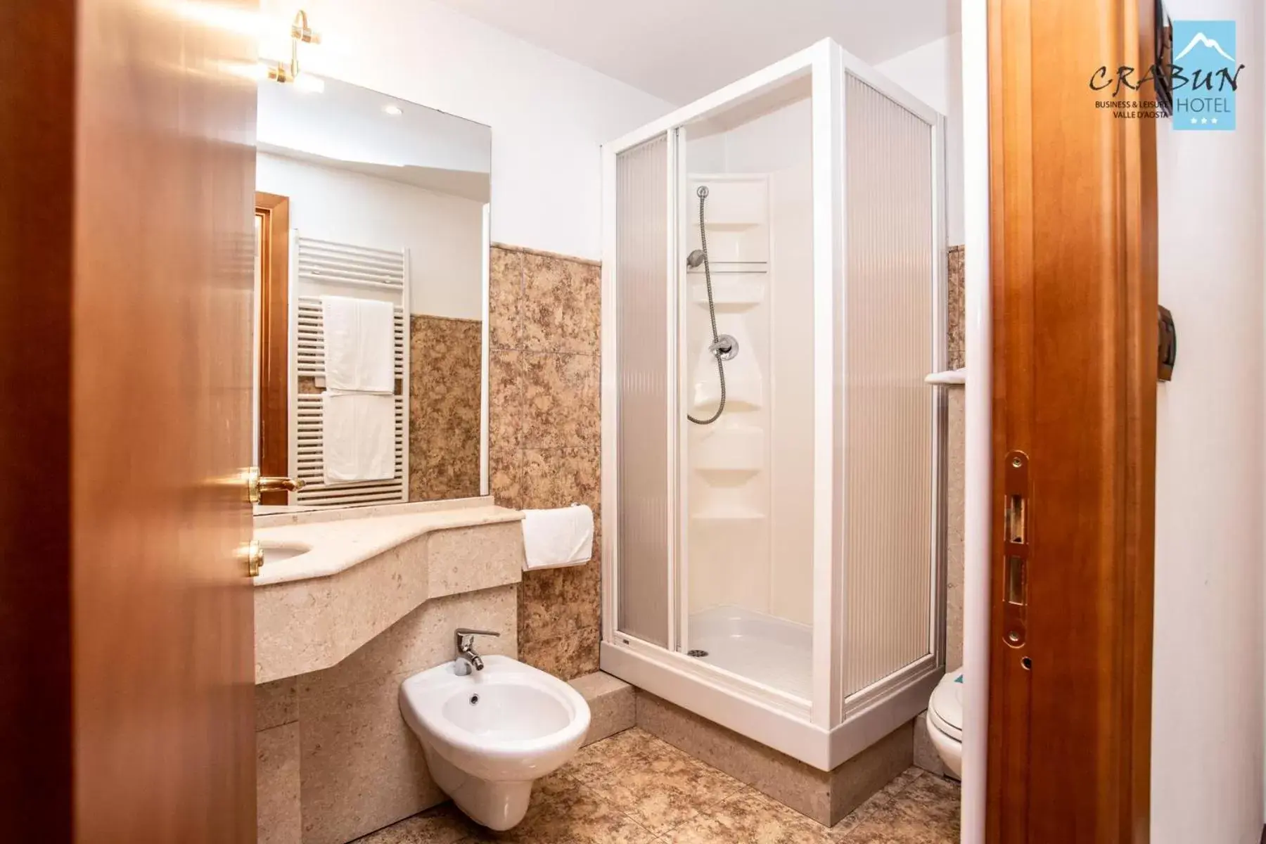 Bathroom in Crabun Hotel