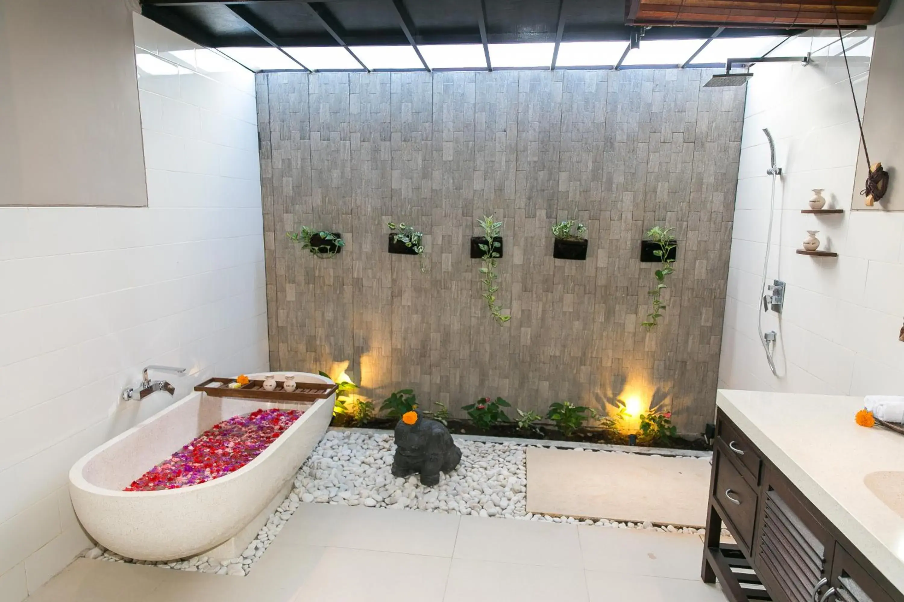 Bathroom in Solo Villas & Retreat