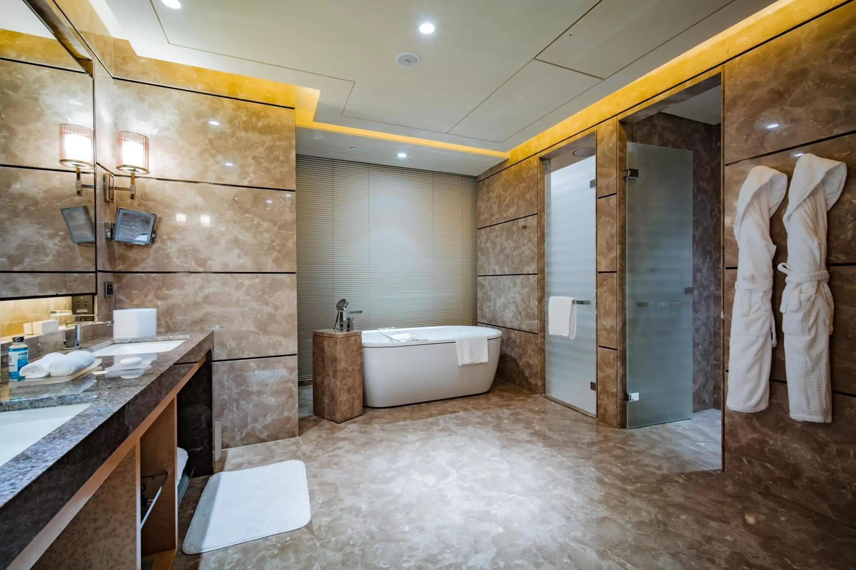 Bathroom in Four Seasons Hotel Shenzhen