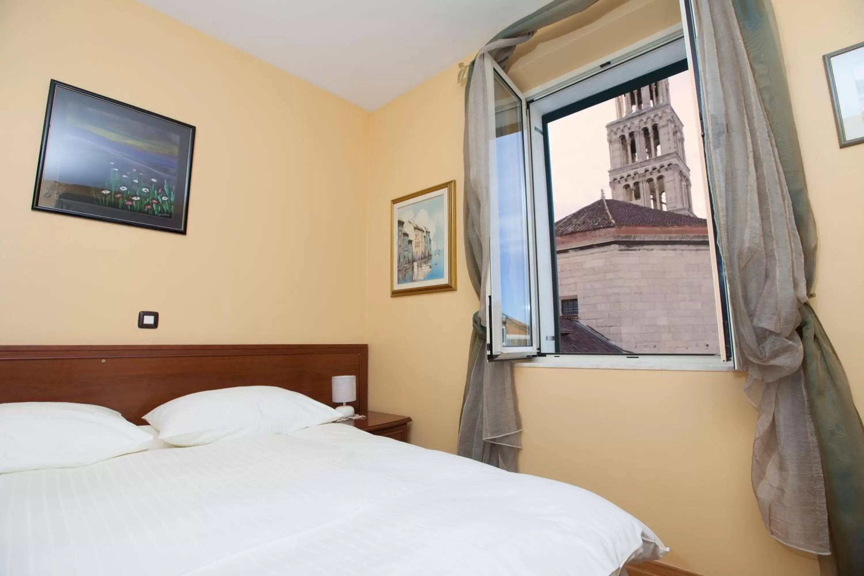 Superior Double Room in Hotel Peristil