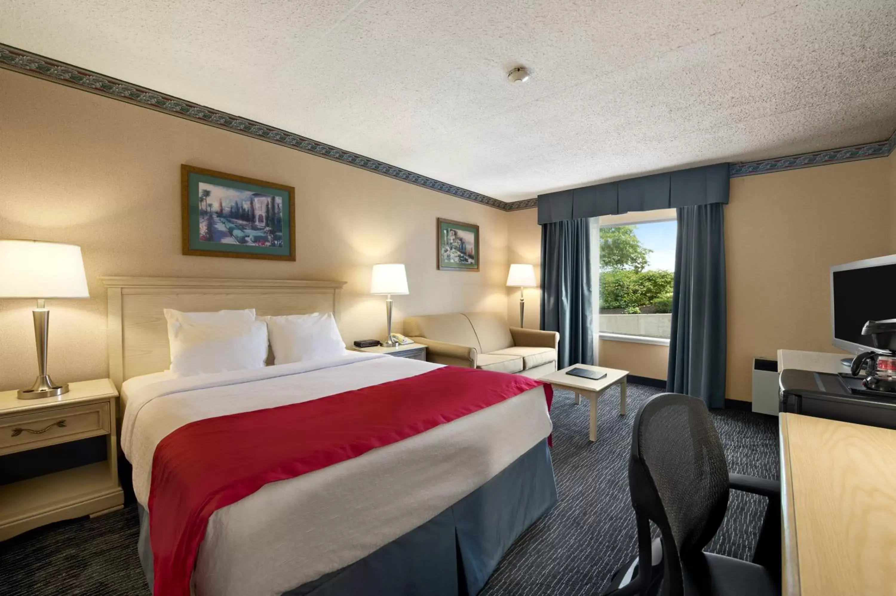 Bed in Ramada by Wyndham Trenton Bed in Ramada by Wyndham Trenton