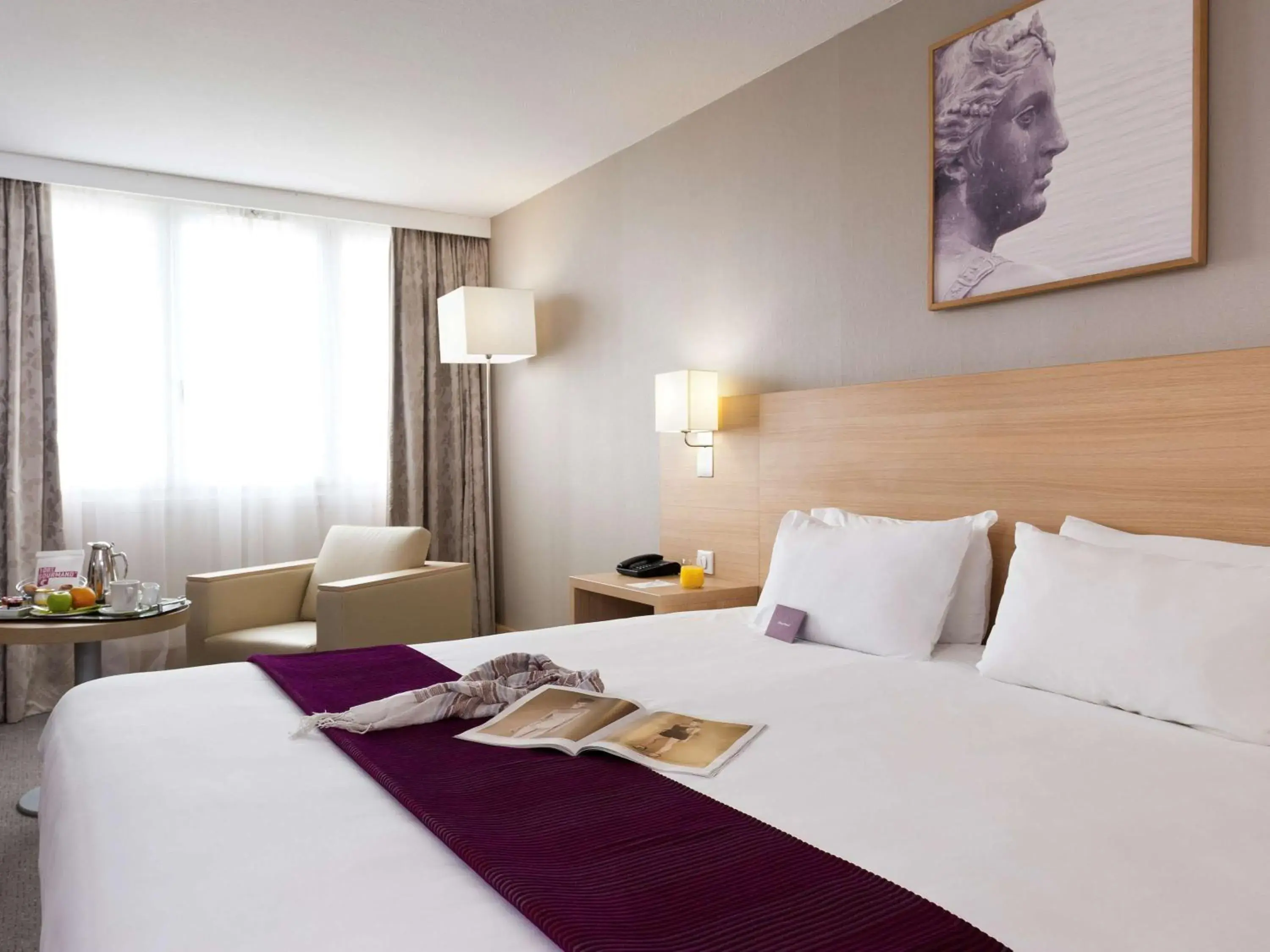 Photo of the whole room, Bed in Mercure Paris Velizy