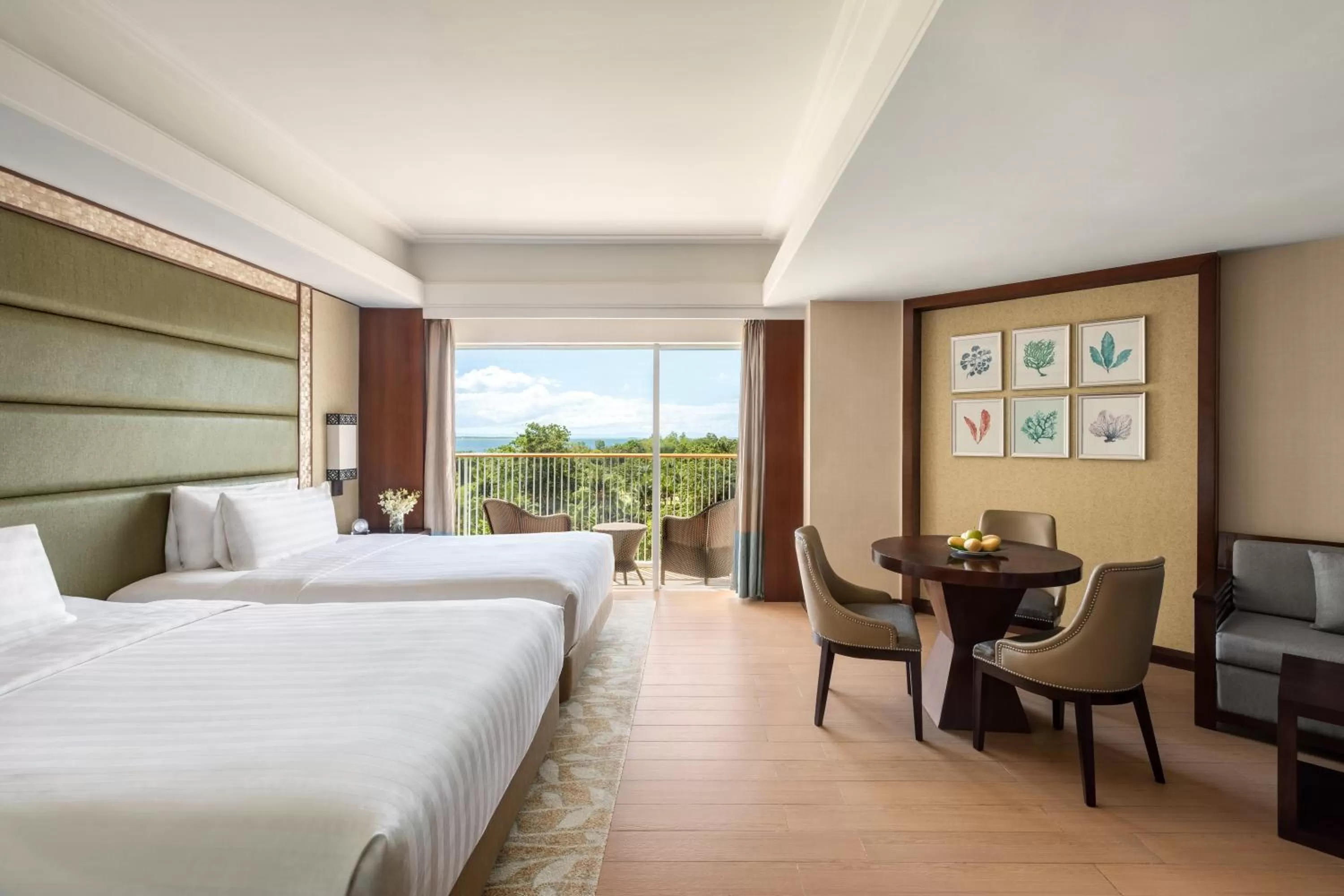 Photo of the whole room, Bed in Shangri-La Mactan, Cebu