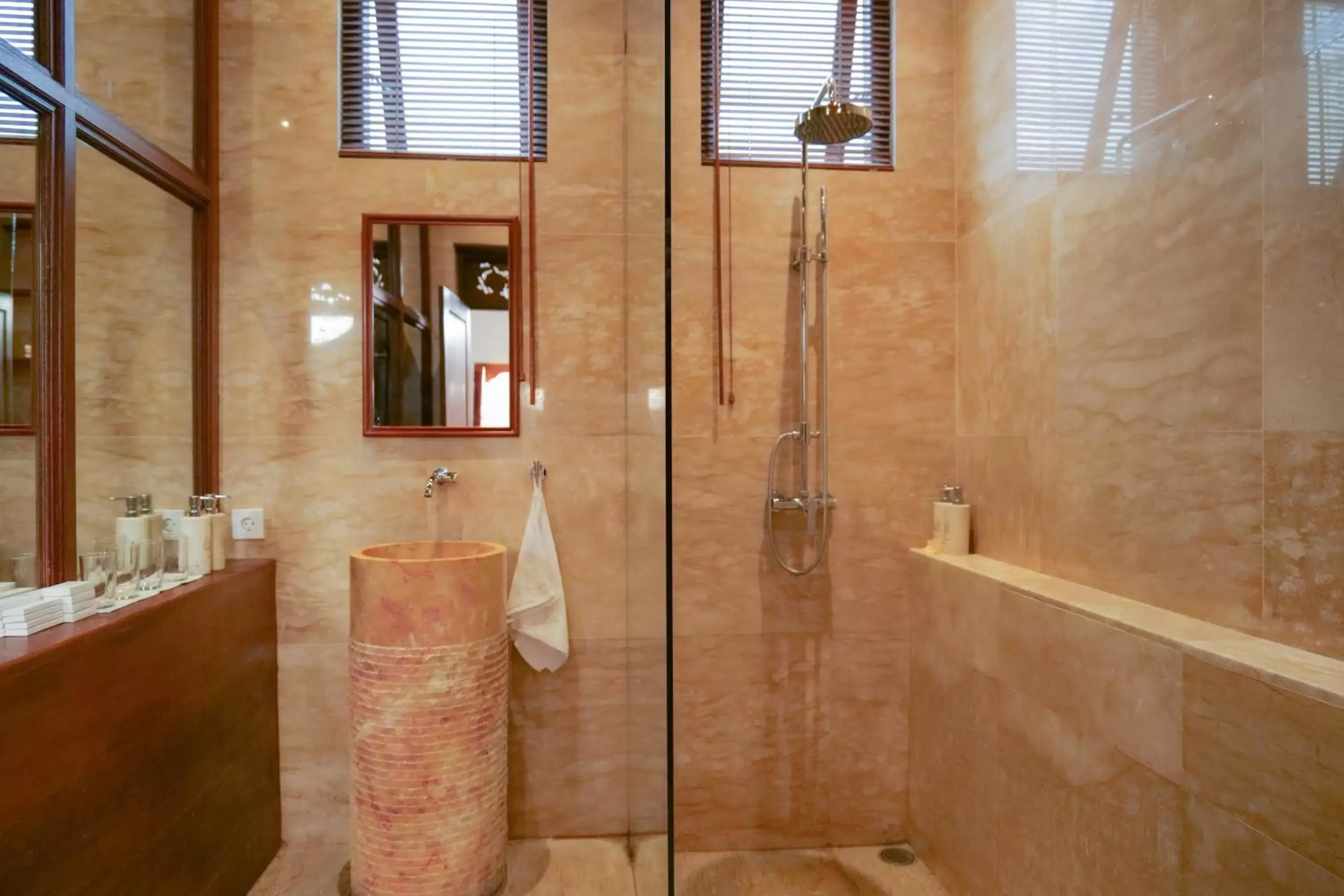 Shower, Bathroom in Gayatri