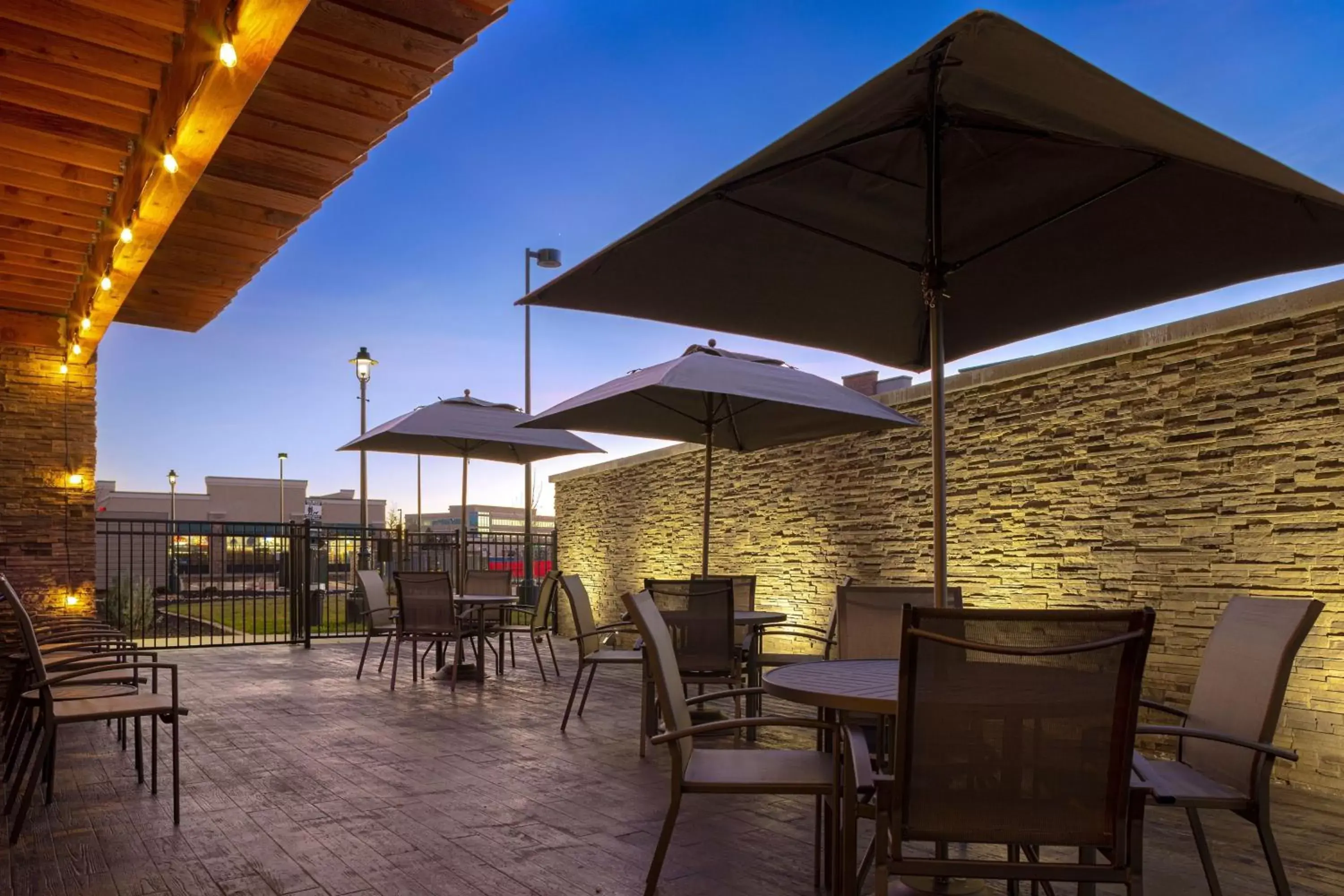 Property building, Restaurant/Places to Eat in Fairfield by Marriott Inn & Suites Denver Airport at Gateway Park