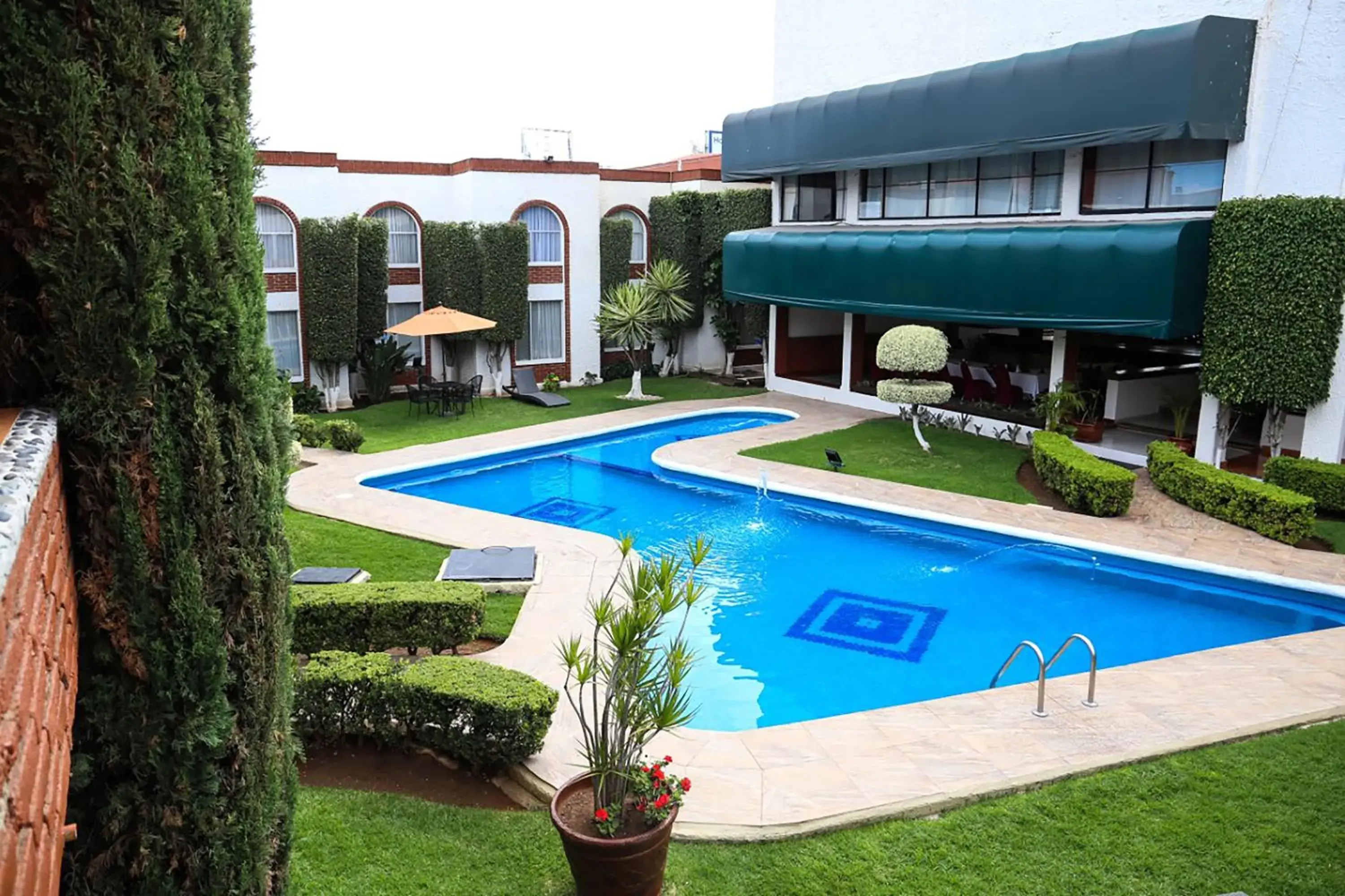 Swimming Pool in Hotel & Suites Villa del Sol