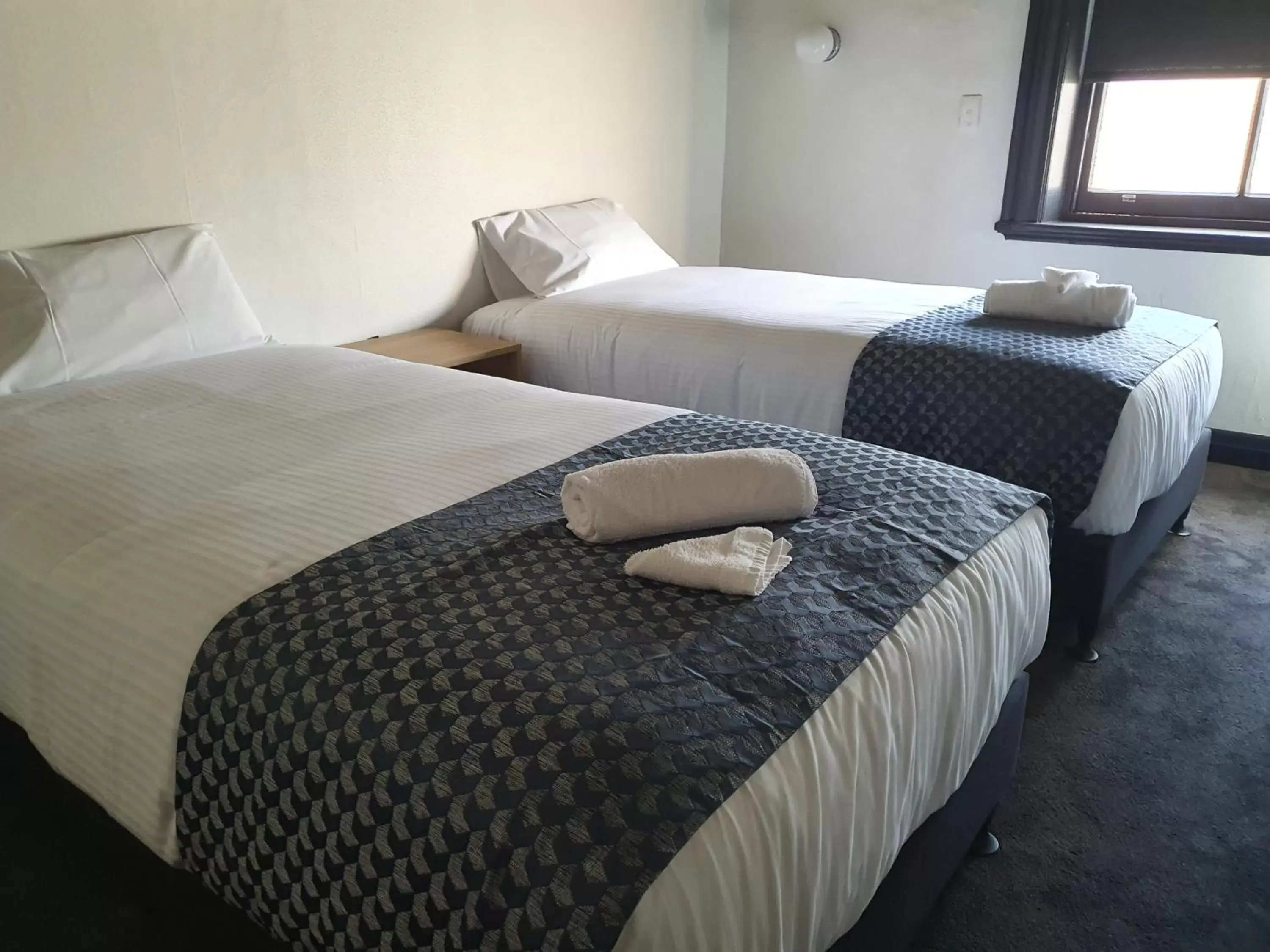 Bedroom, Bed in Romano's Hotel & Suites Wagga Wagga