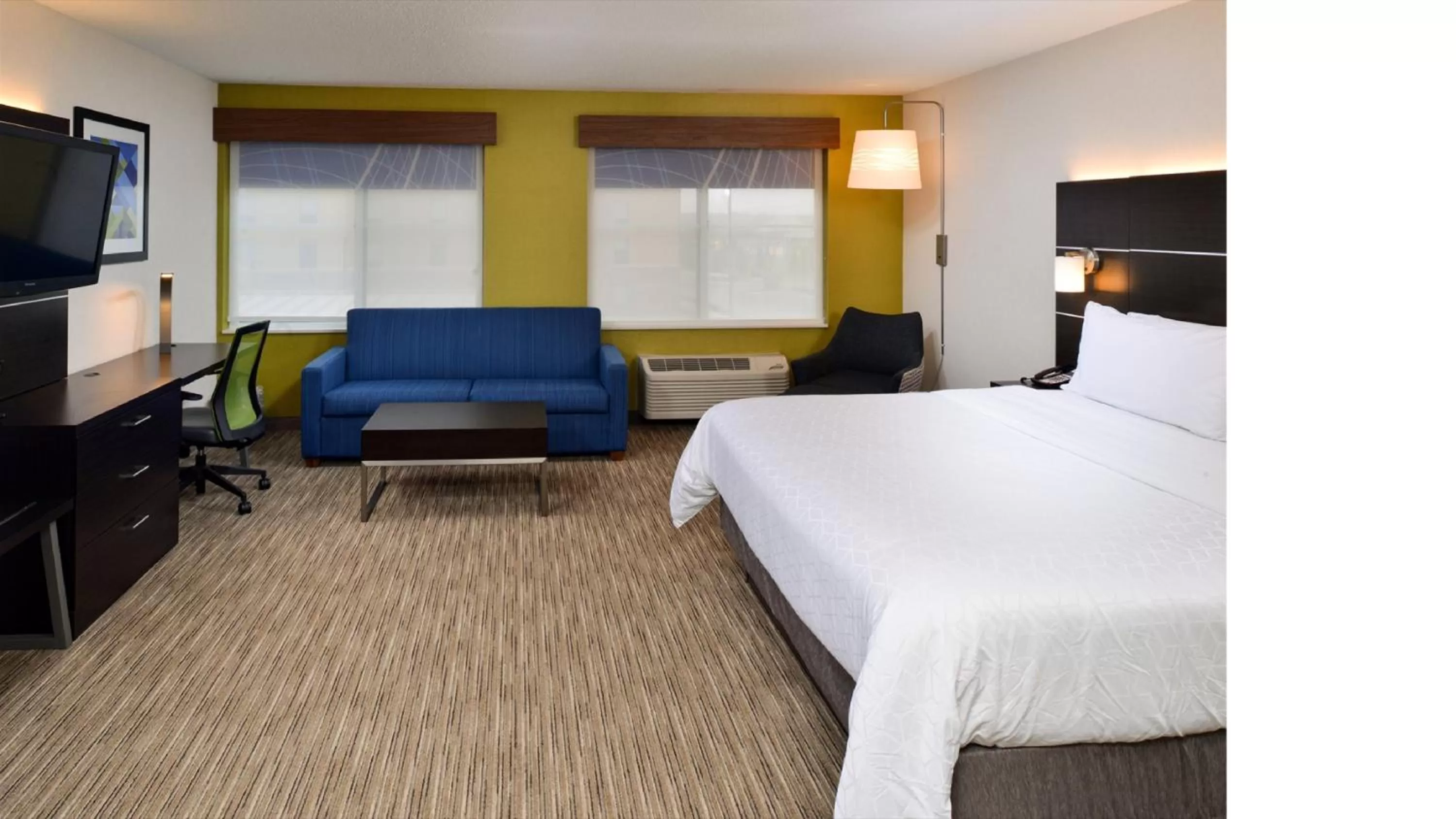 Photo of the whole room, Bed in Holiday Inn Express Wixom by IHG