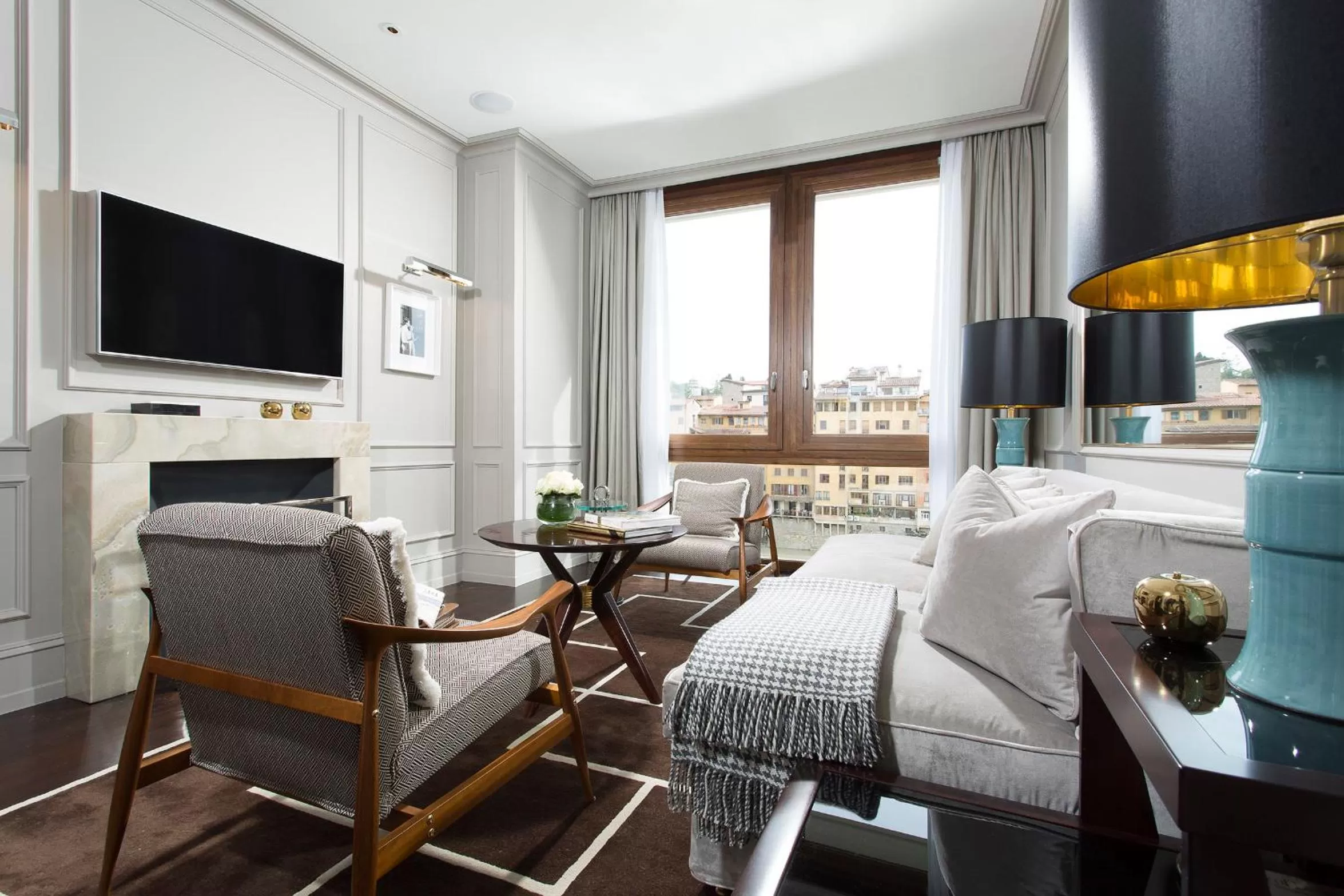 View (from property/room), Bed in Portrait Firenze - Lungarno Collection