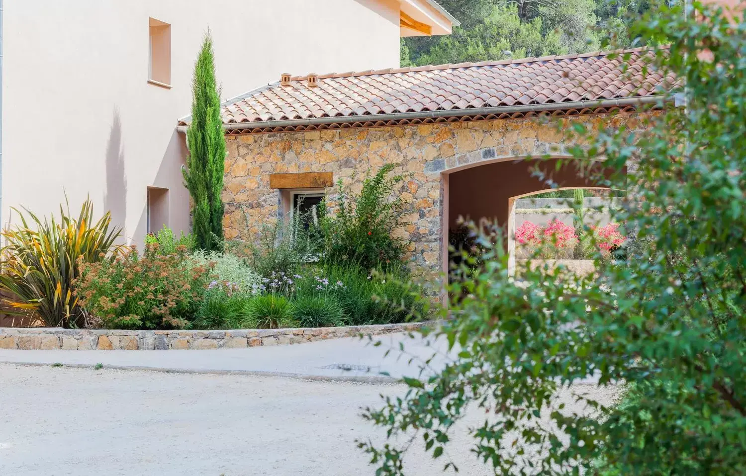 Facade/entrance, Property Building in The Originals City, Hôtel Les Bastides du Gapeau