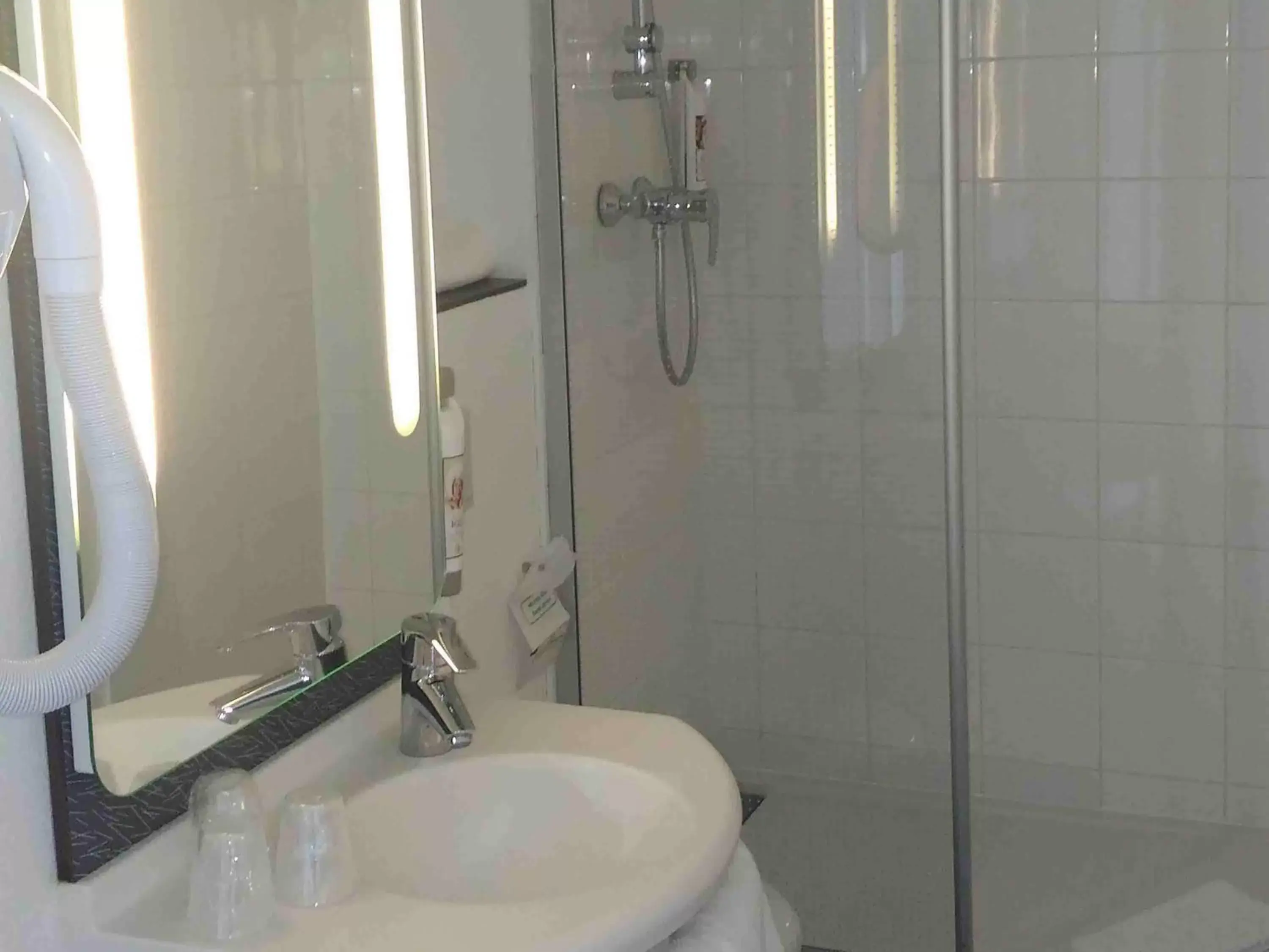 Photo of the whole room, Bathroom in ibis Chalon Sur Saone Nord