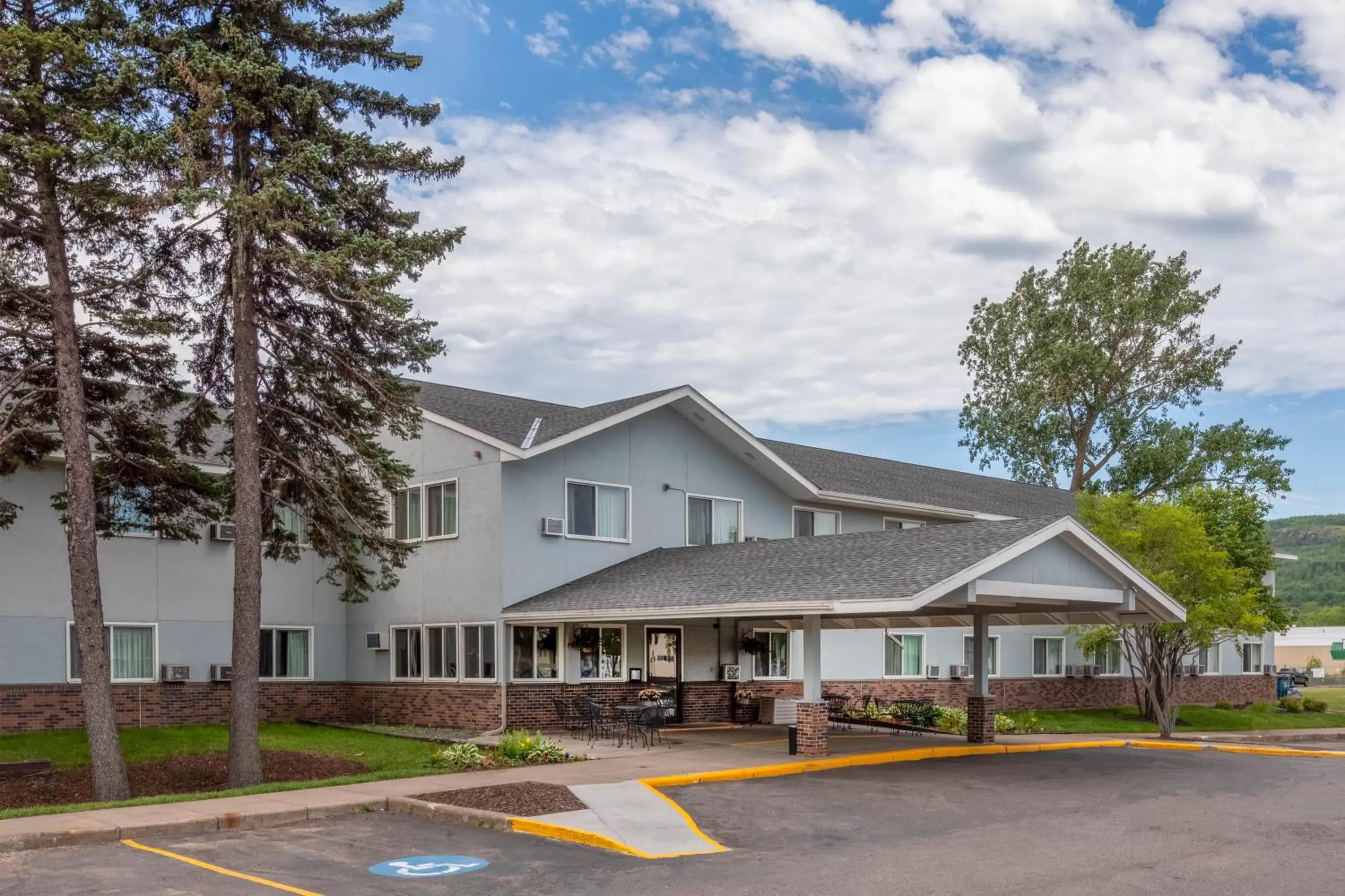 Facade/entrance, Property Building in Super 8 by Wyndham Duluth