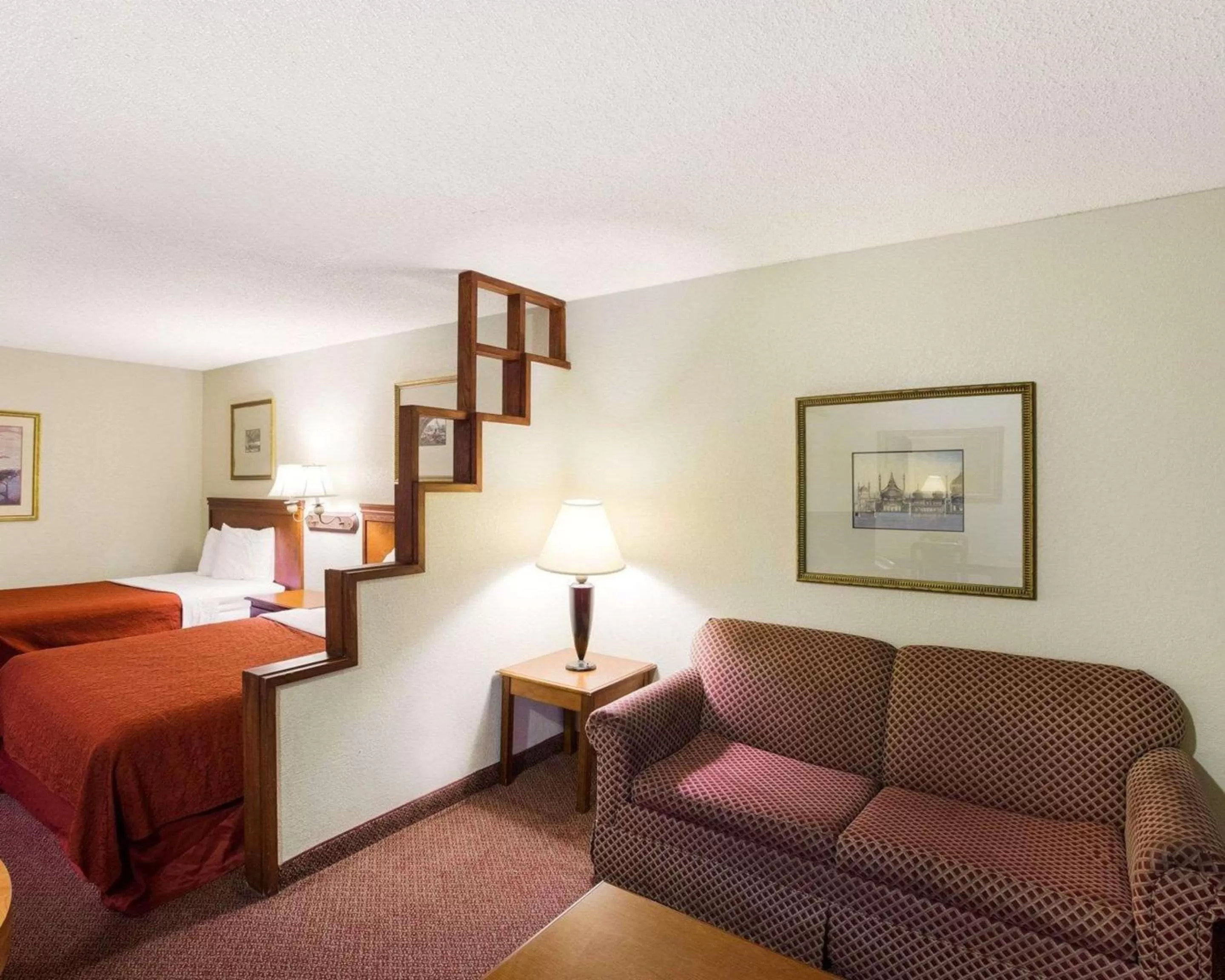 Photo of the whole room, Bed in Rodeway Inn & Suites South of Fiesta Park