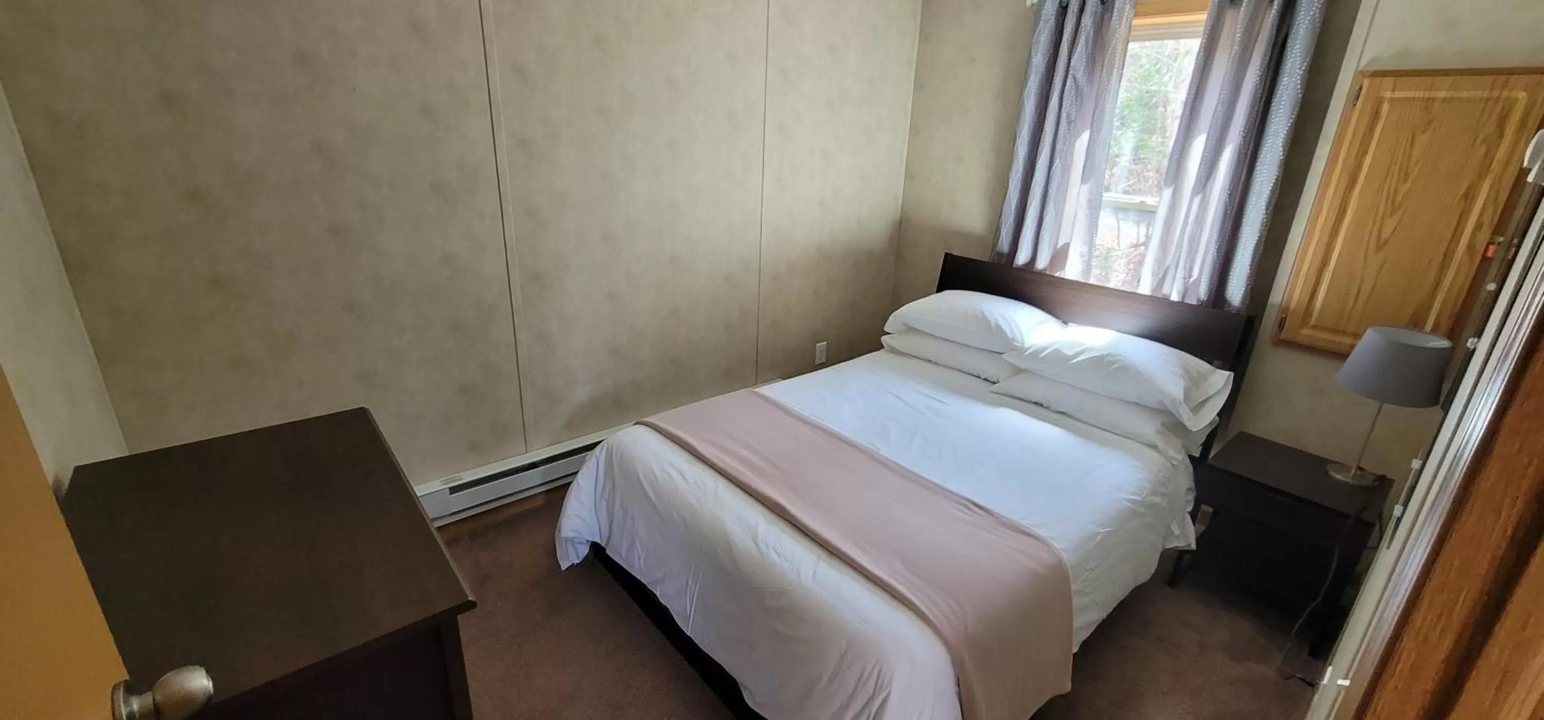 Bedroom in Parkway Cottage Resort and Trading Post