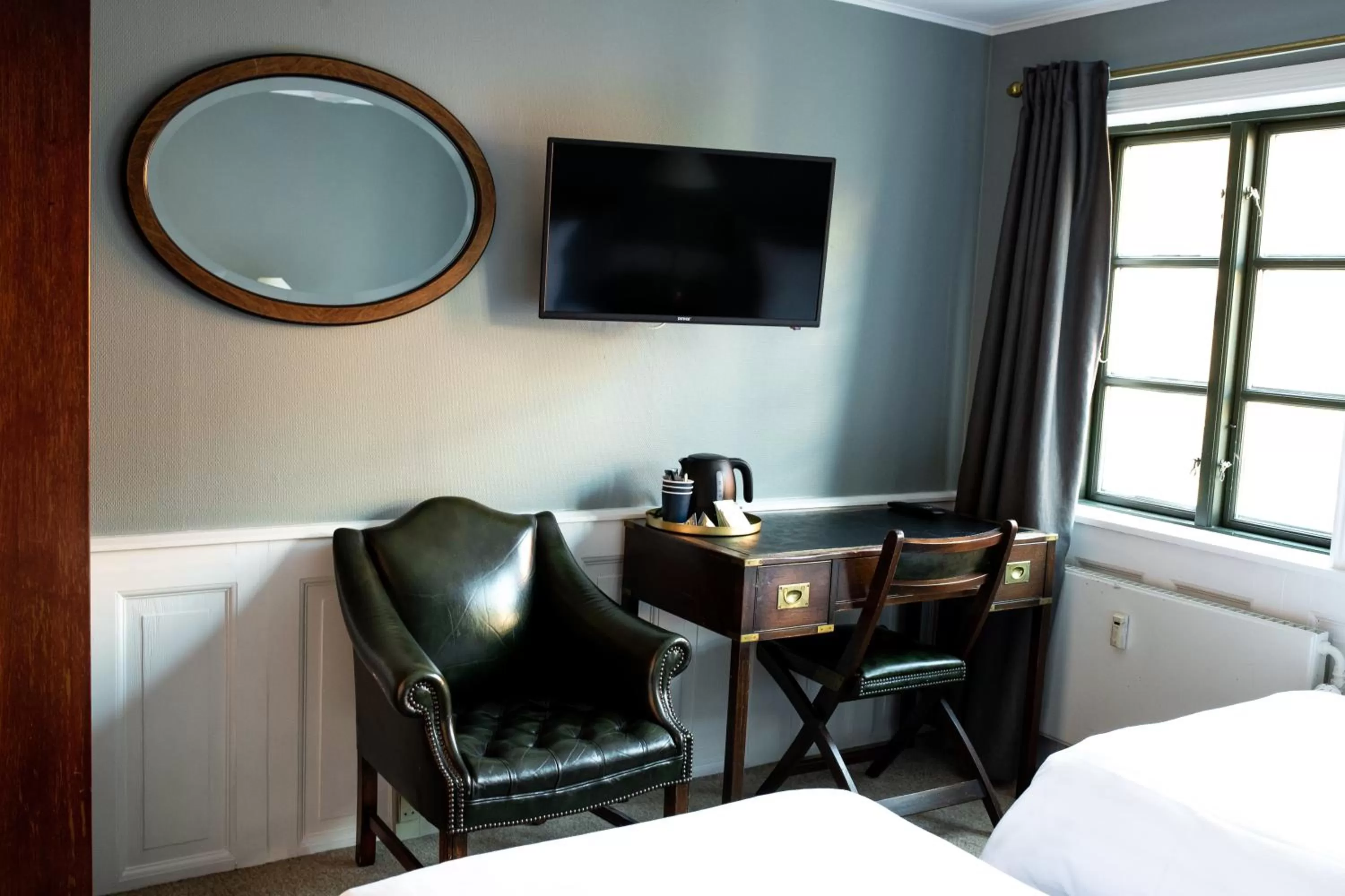 Seating area, Bed in Hotel Hamlet