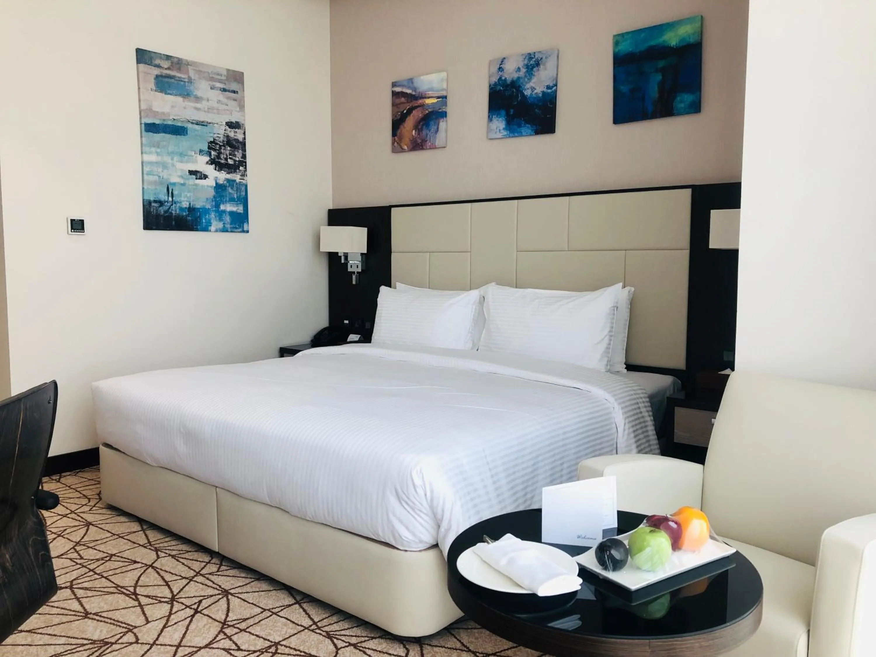 Bedroom, Bed in Cristal Amaken Hotel Riyadh