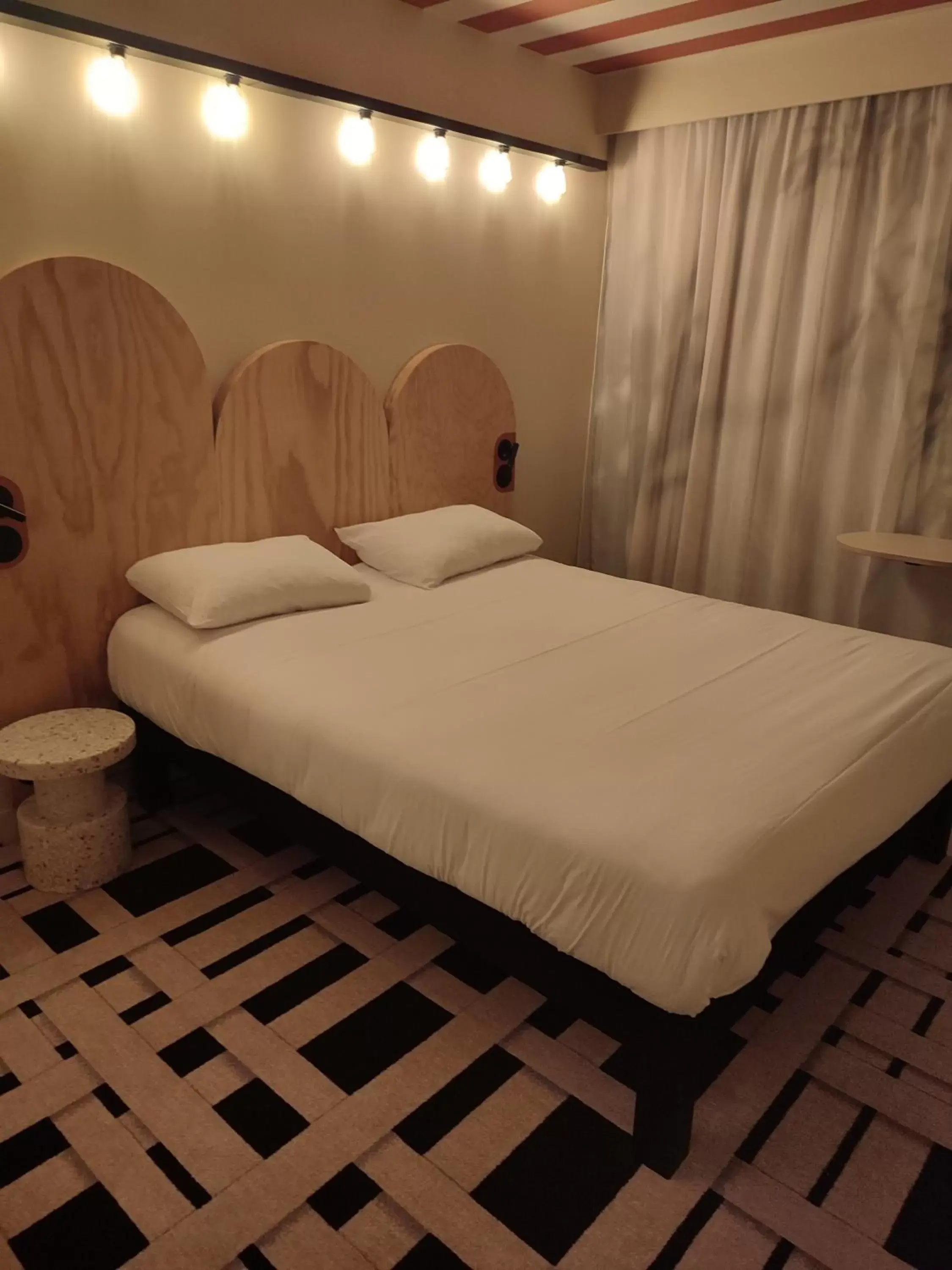 Bedroom, Bed in ibis Styles Montauban