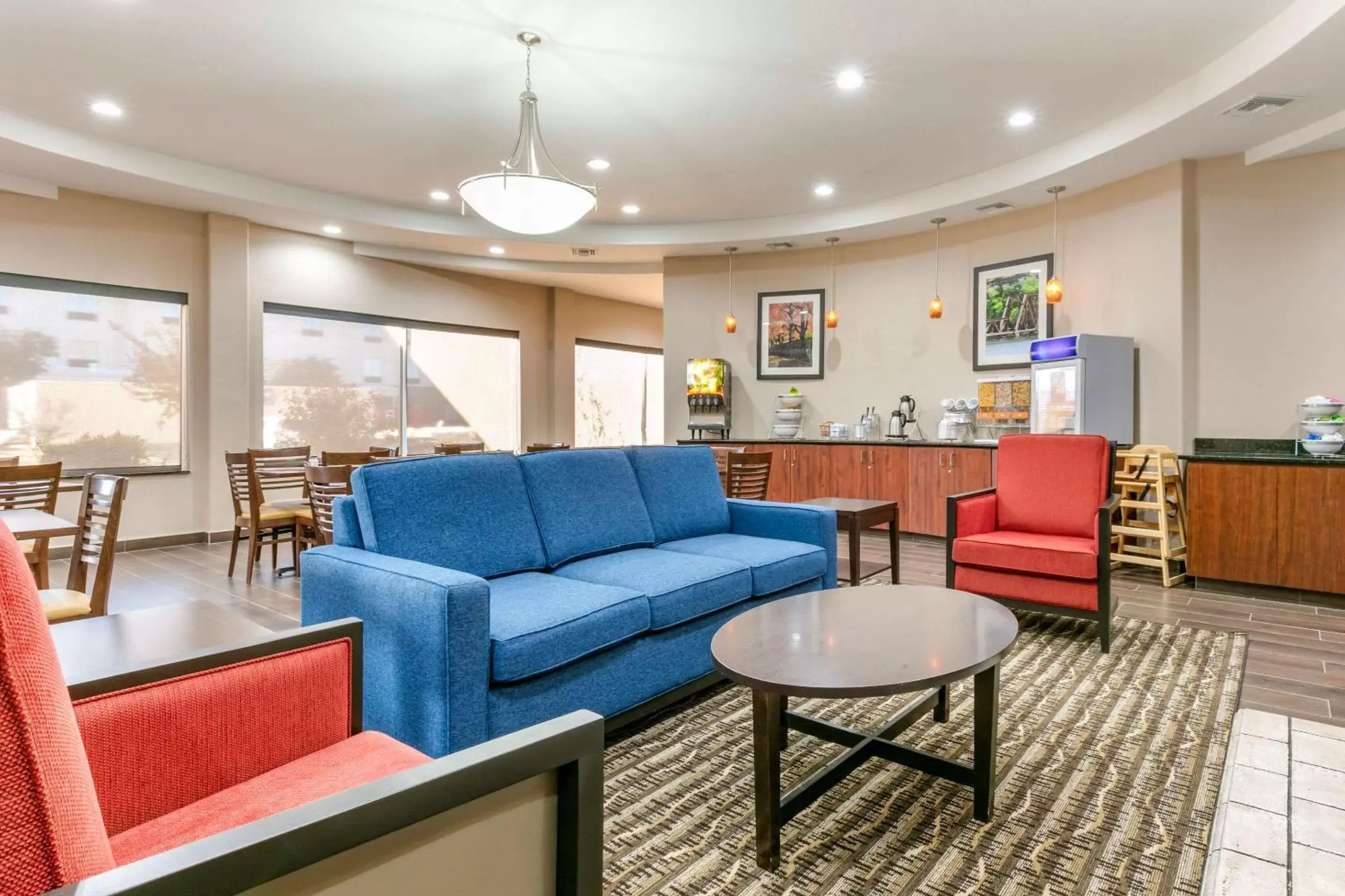 Restaurant/places to eat, Seating Area in Comfort Inn and Suites Van Buren - Fort Smith