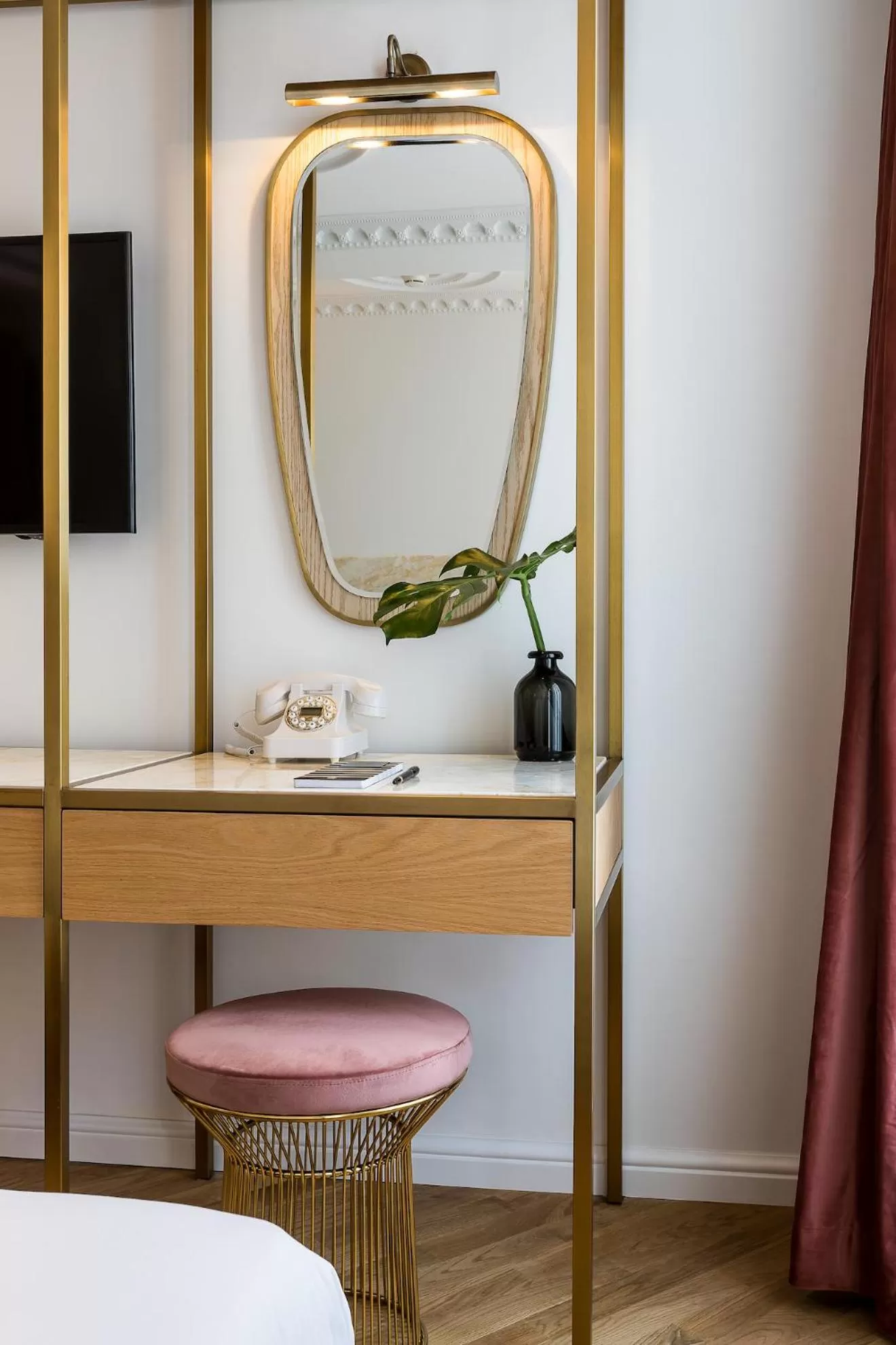 Bedroom in Rose Bourbon