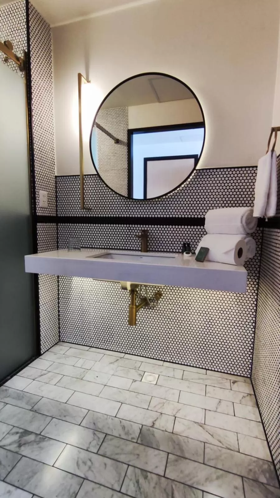 Bathroom in Met Hotel