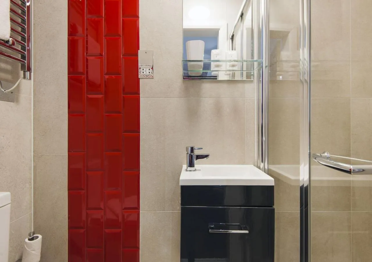 Shower in Wembley Park Hotel