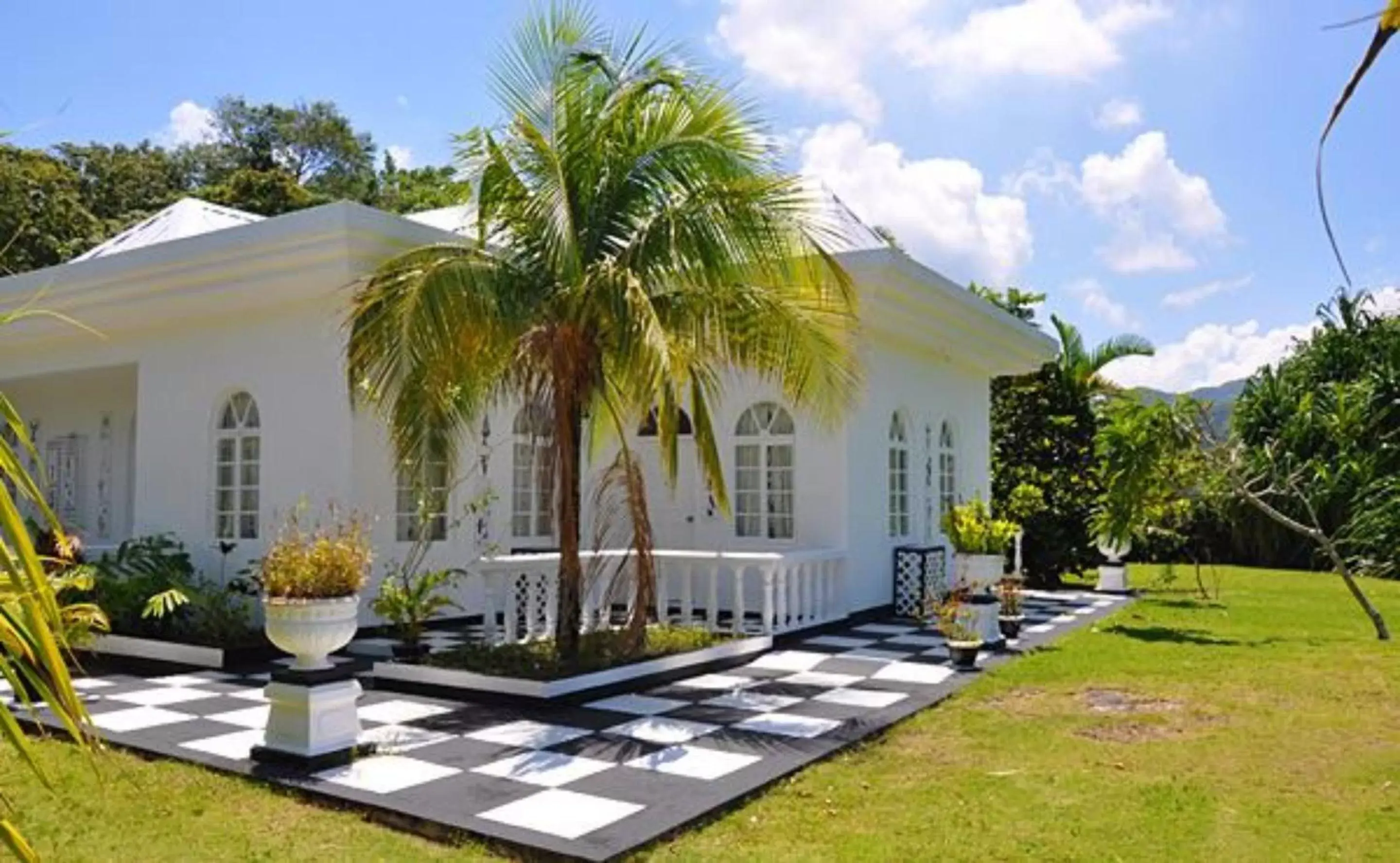 Patio, Property Building in Jamaica Palace Hotel