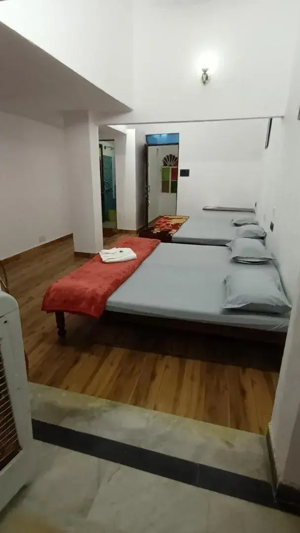 Photo of the whole room, Bed in Jag Niwas Guest House & pure veg restaurant Photo of the whole room, Bed in Jag Niwas Guest House & pure veg restaurant
