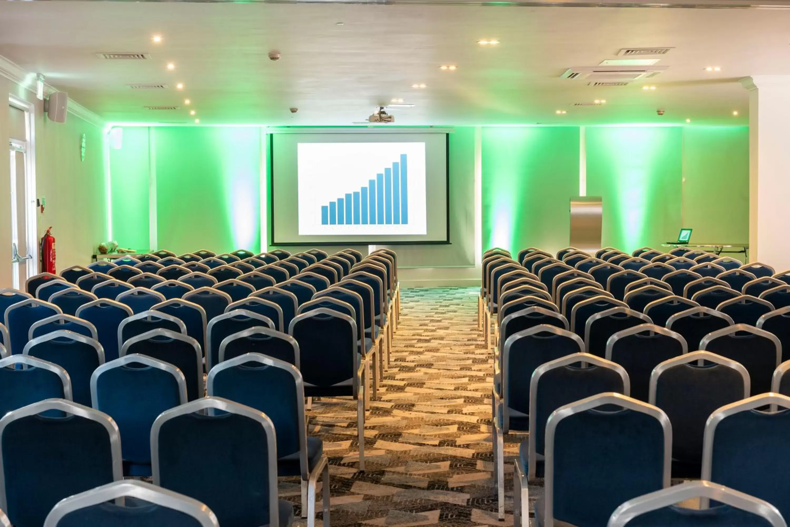 Meeting/conference room in Holiday Inn Birmingham M6, Jct7, an IHG Hotel