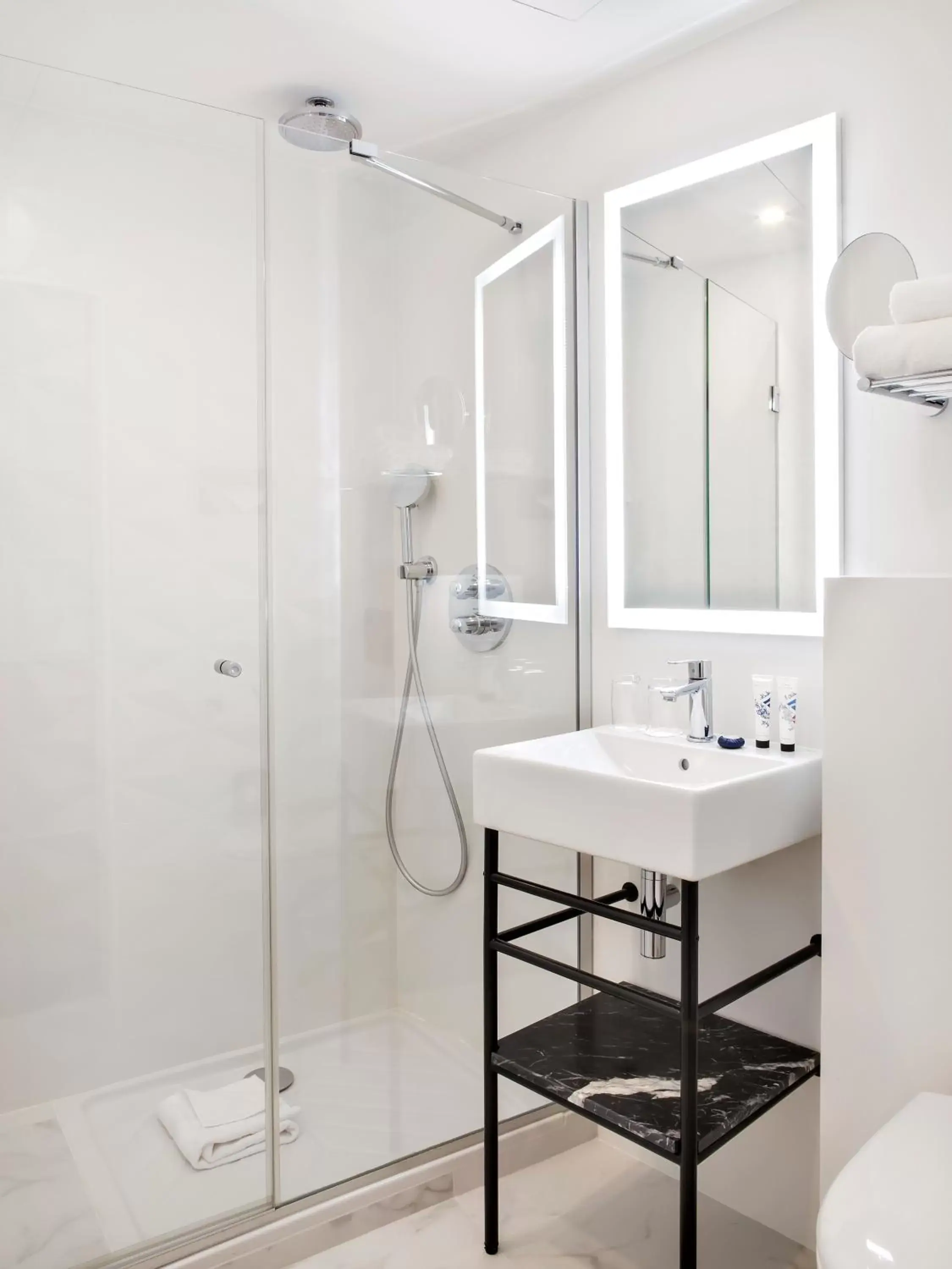 Shower, Bathroom in Doisy Etoile - Orso Hotels