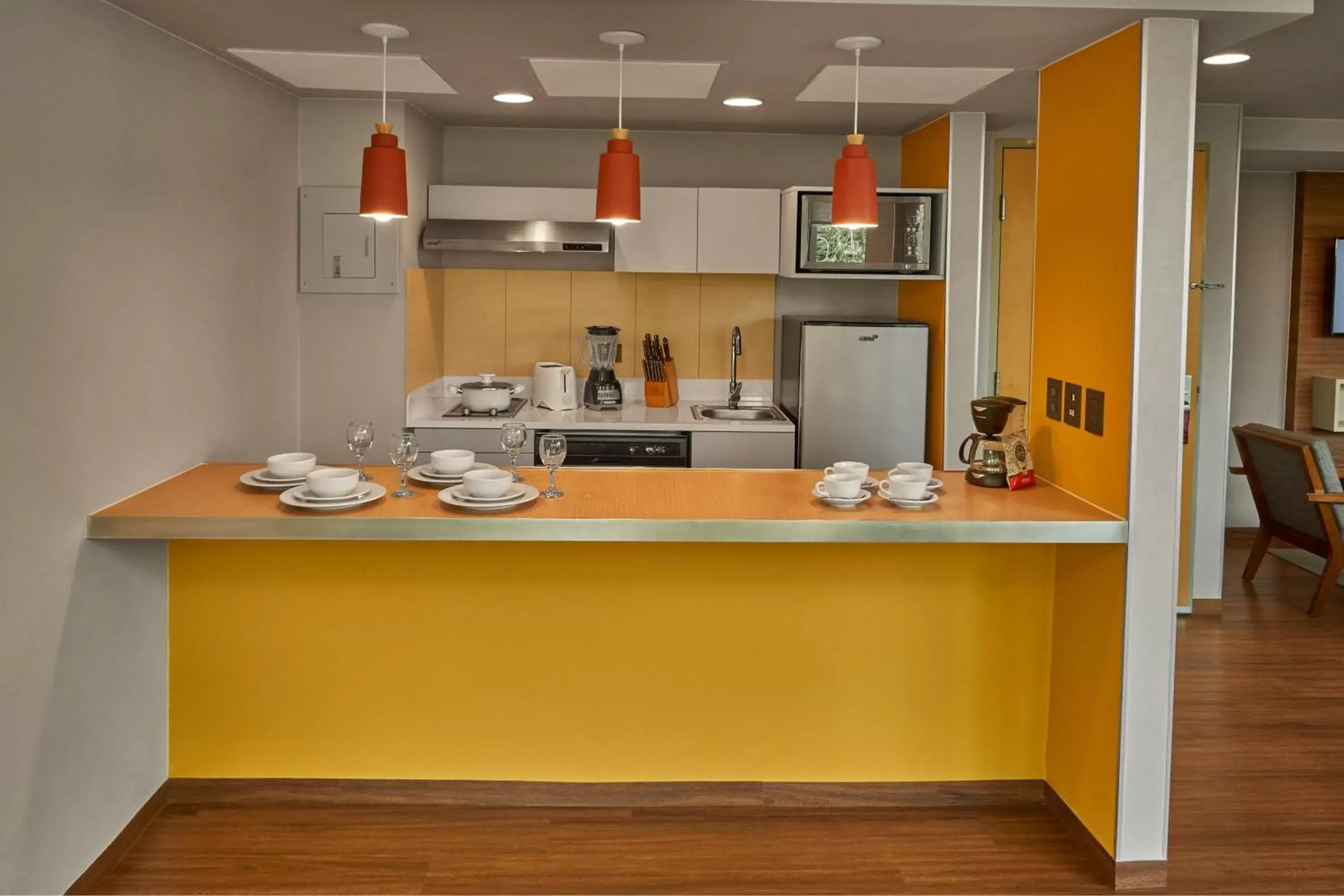 Kitchen or kitchenette, Kitchen/Kitchenette in City Express Suites by Marriott Anzures