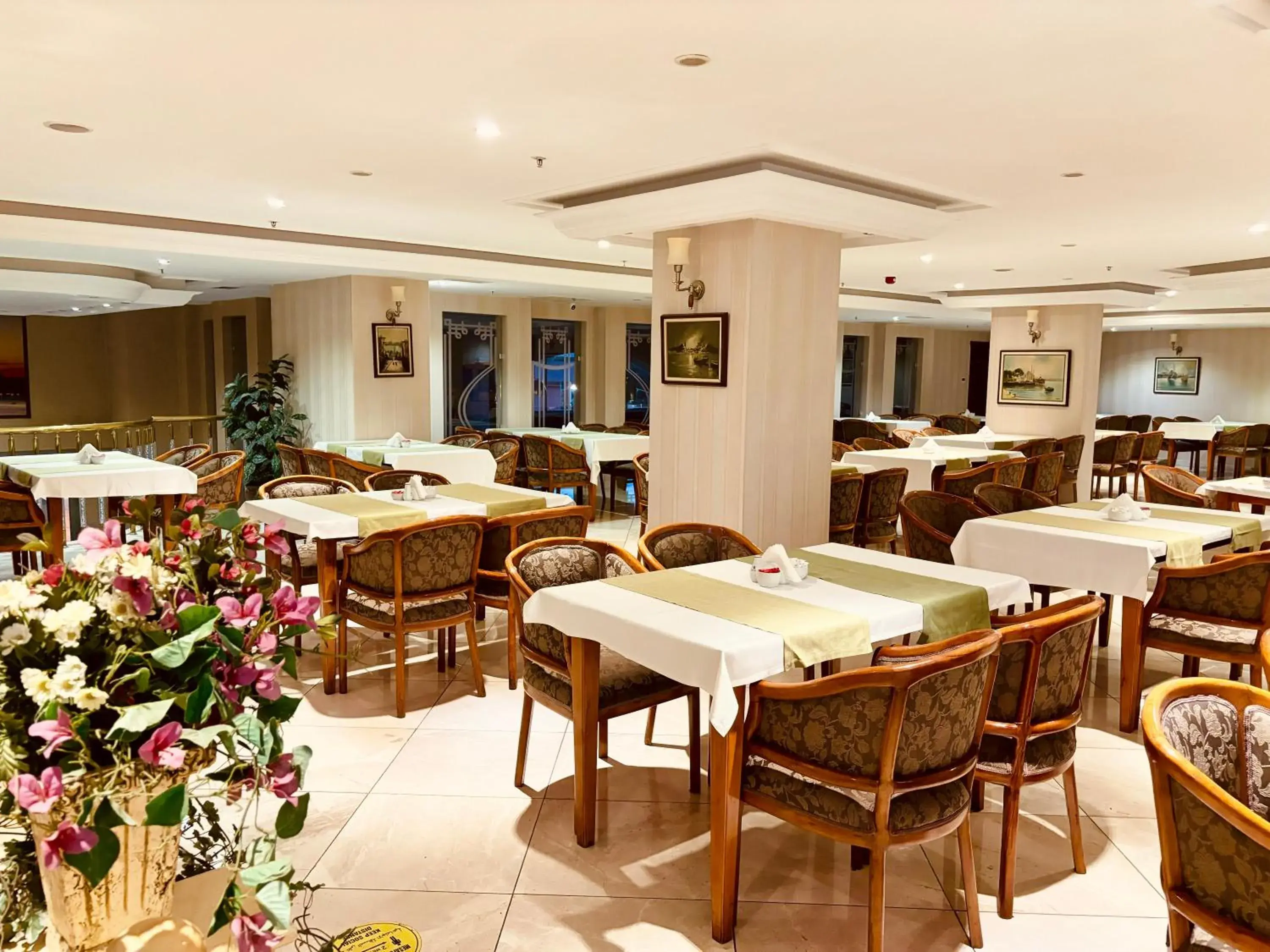 Restaurant/Places to Eat in Askoc Hotel & SPA