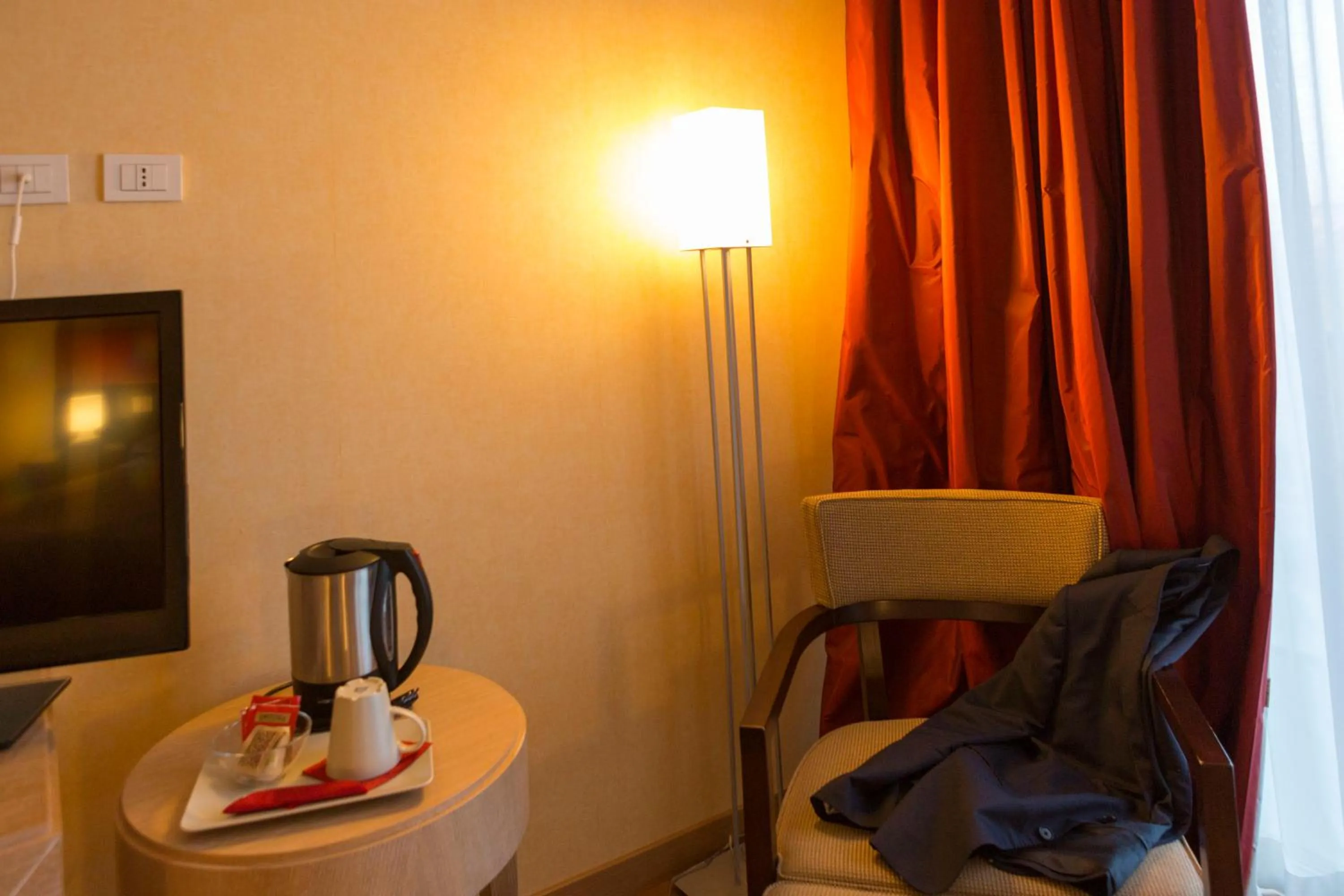 Coffee/tea facilities in Klass Hotel