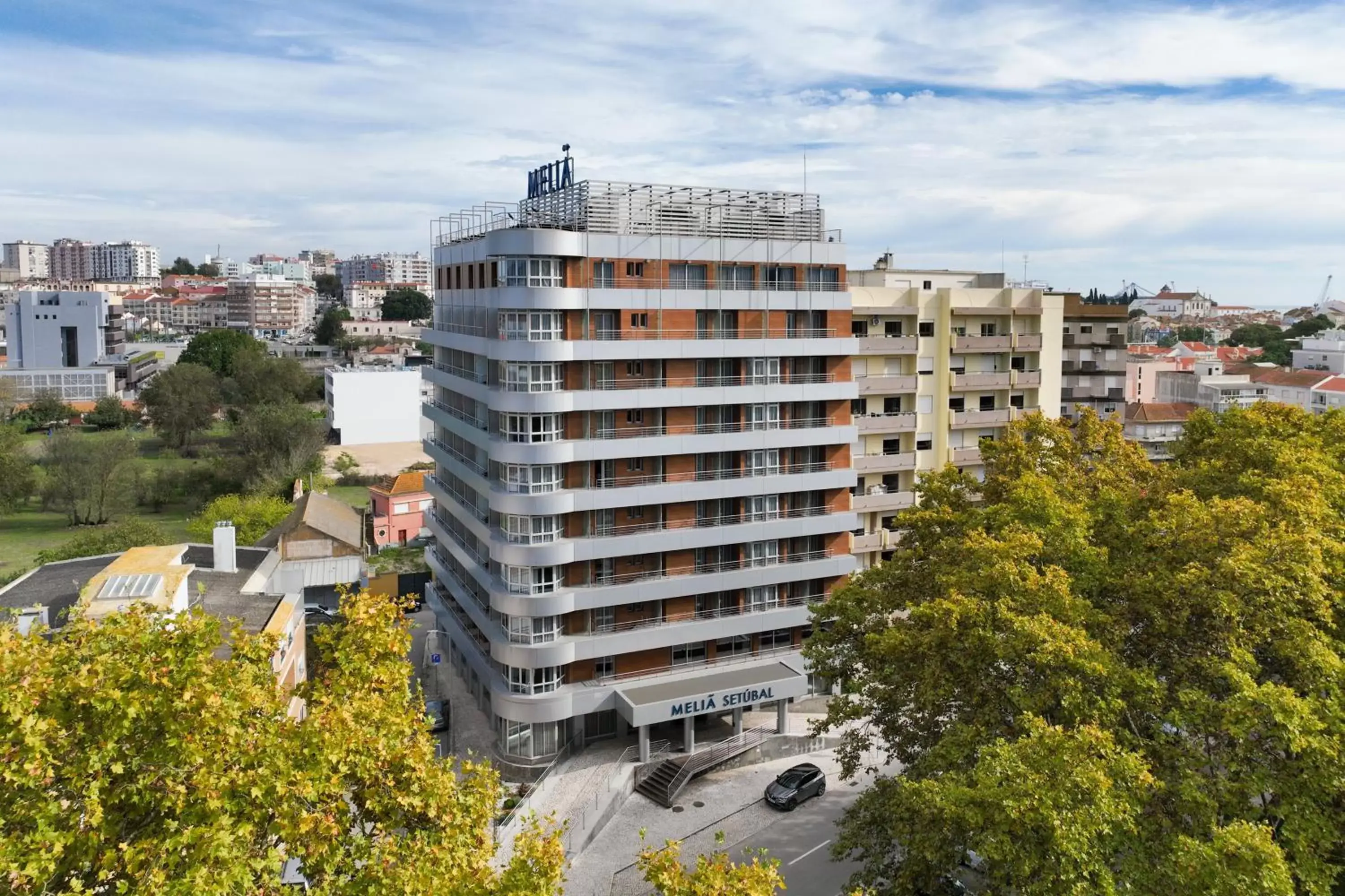 Property building in Melia Setubal