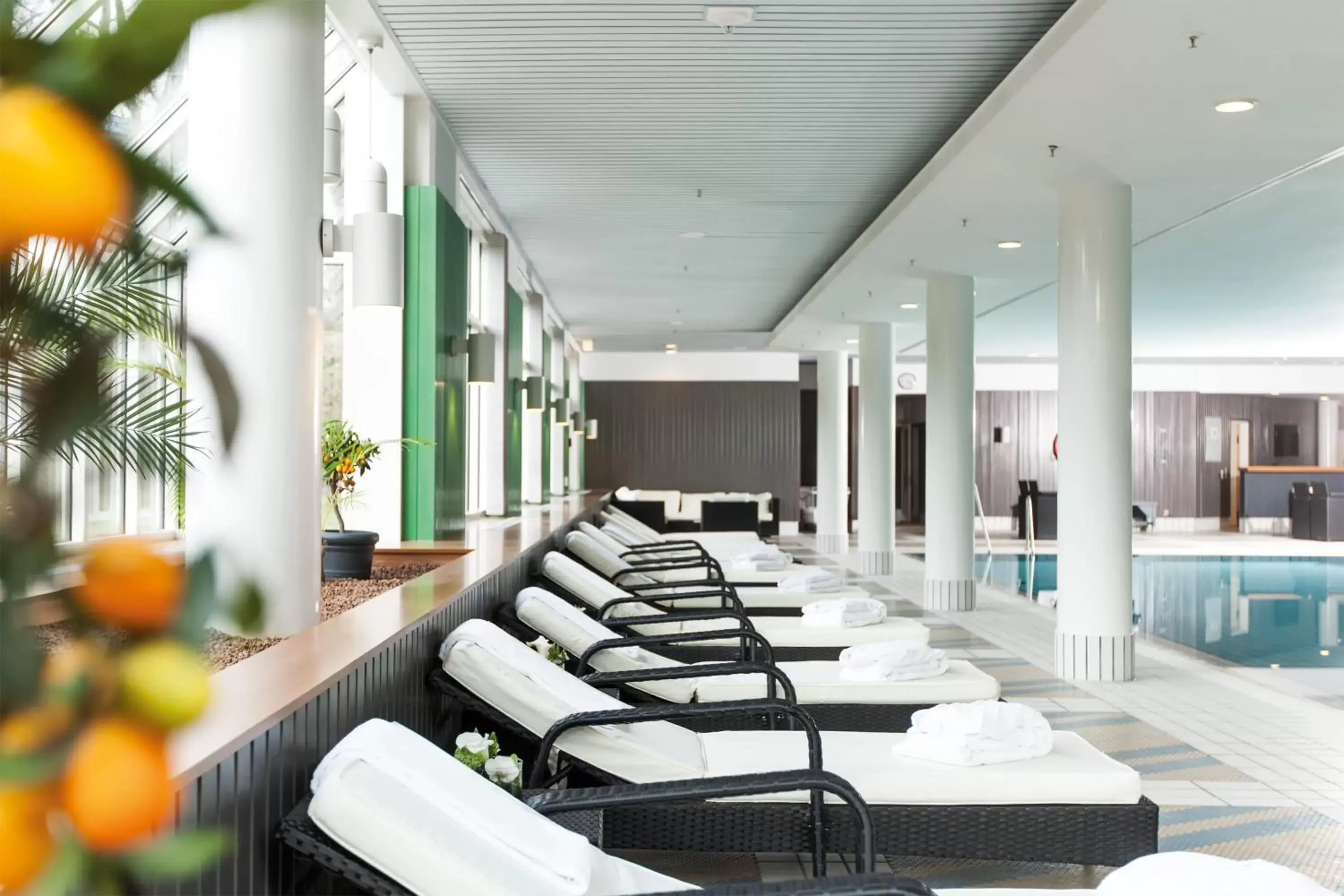 Swimming pool in Radisson Blu Hotel Dortmund