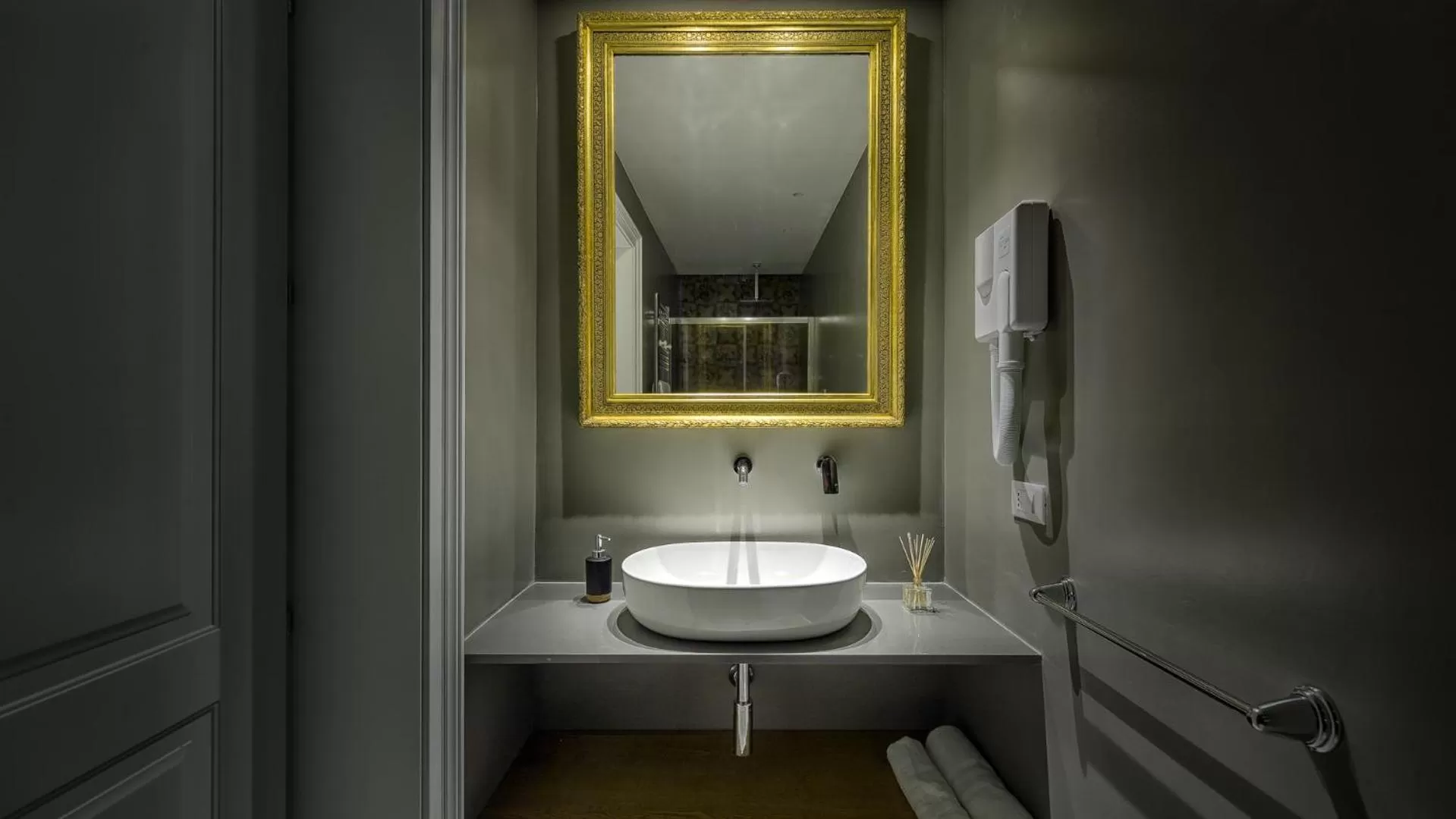 Shower in Suite del Ponte Normanno