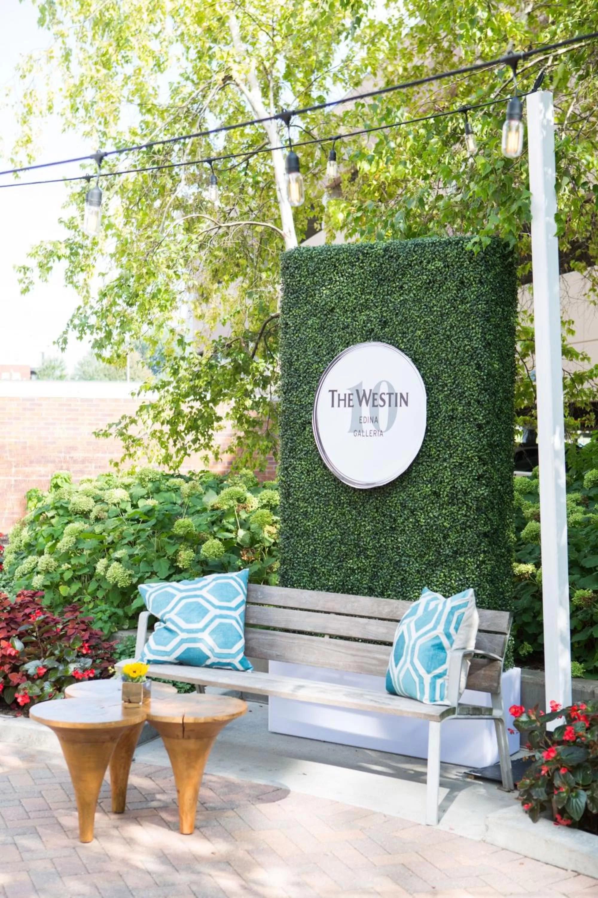 Lounge or bar in The Westin Edina Galleria