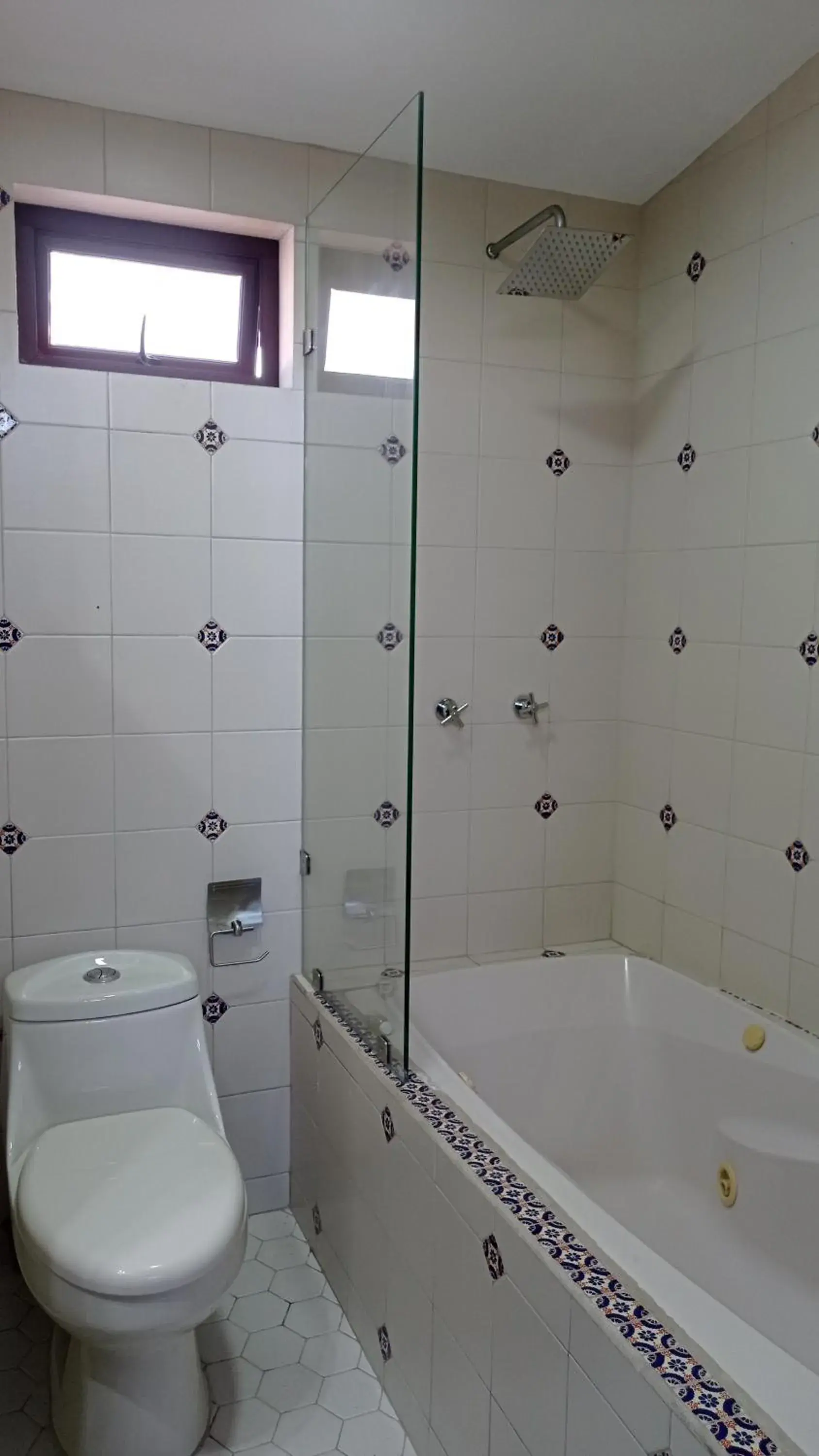 Toilet, Bathroom in Posada Antiguo Camino Real