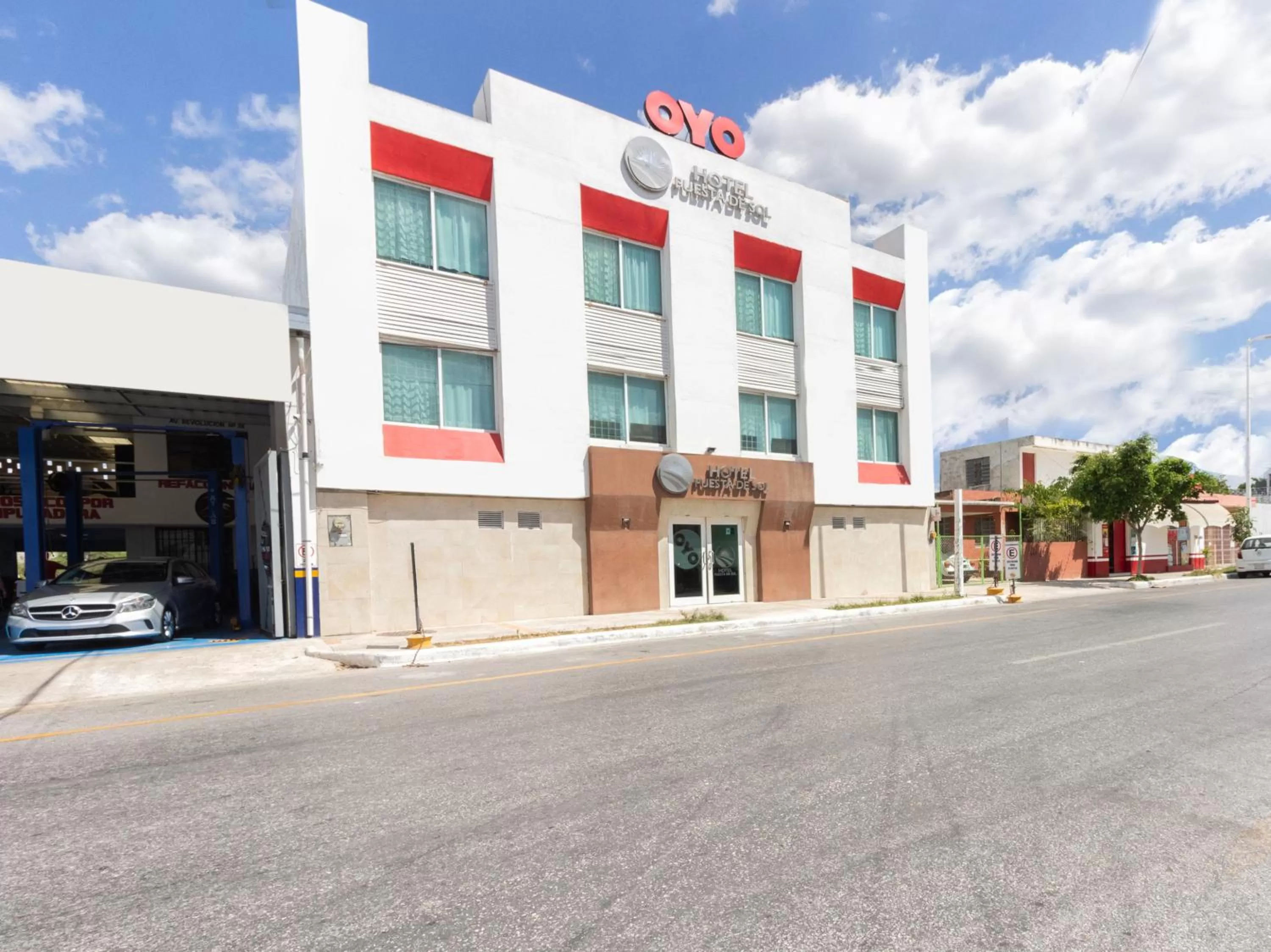 Facade/entrance, Property Building in OYO Hotel Puesta del Sol, Santa Ana, Campeche