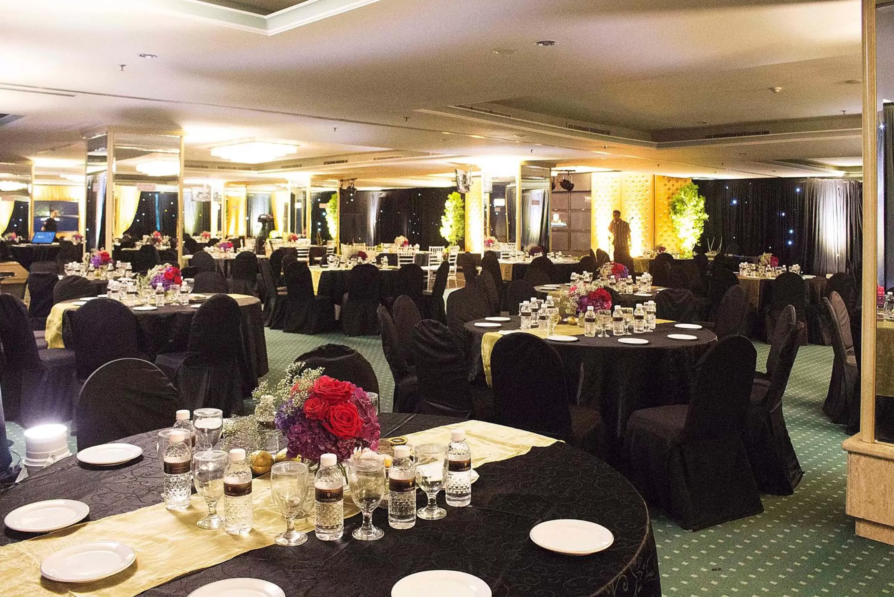 Banquet/Function facilities, Restaurant/Places to Eat in Tunjungan Hotel