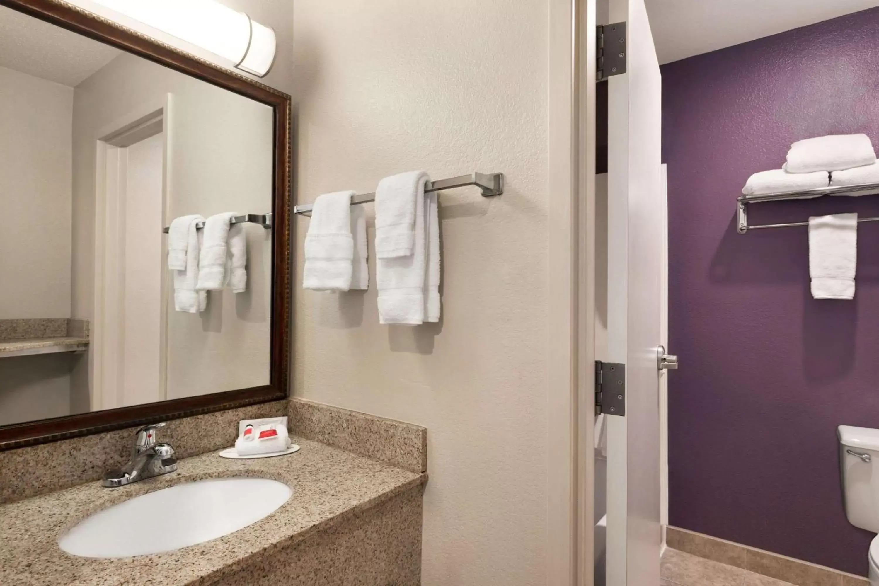 Photo of the whole room, Bathroom in Baymont by Wyndham Springfield I-44