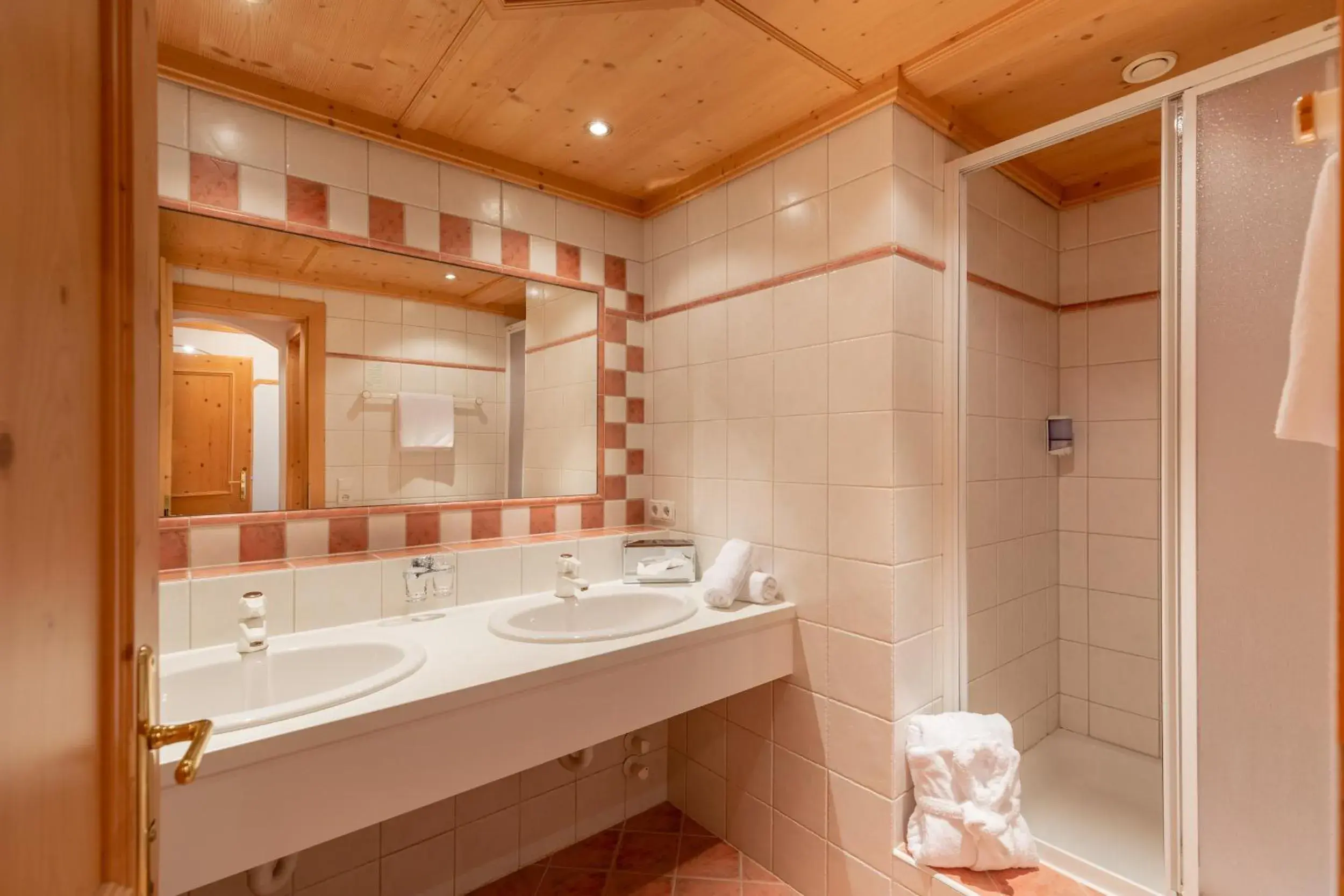 Bathroom in Hotel Alpenstolz