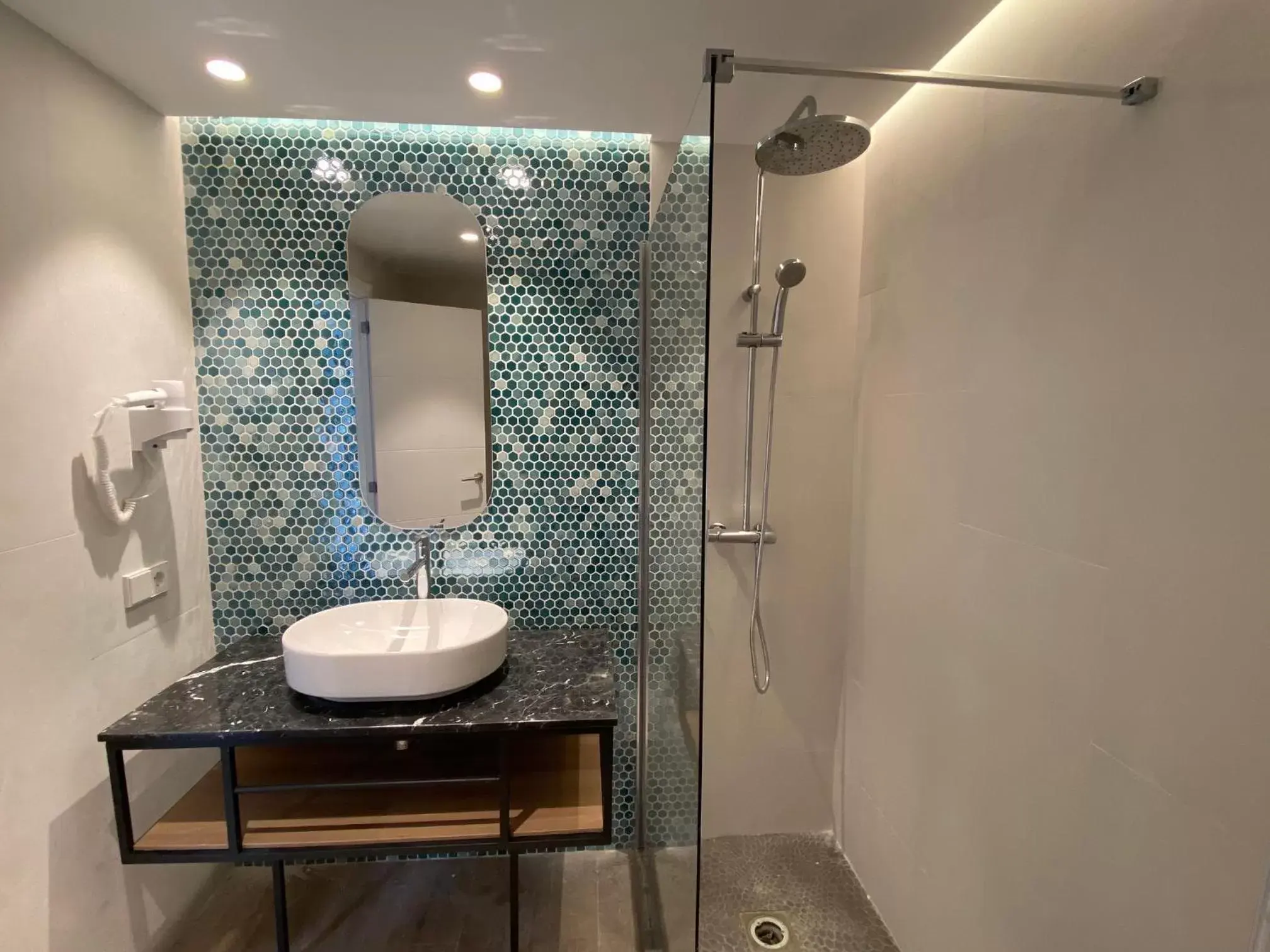 Bathroom in Hotel Torá