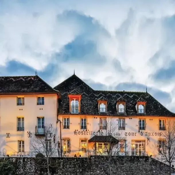 Property Building in Hostellerie de la Tour d'Auxois