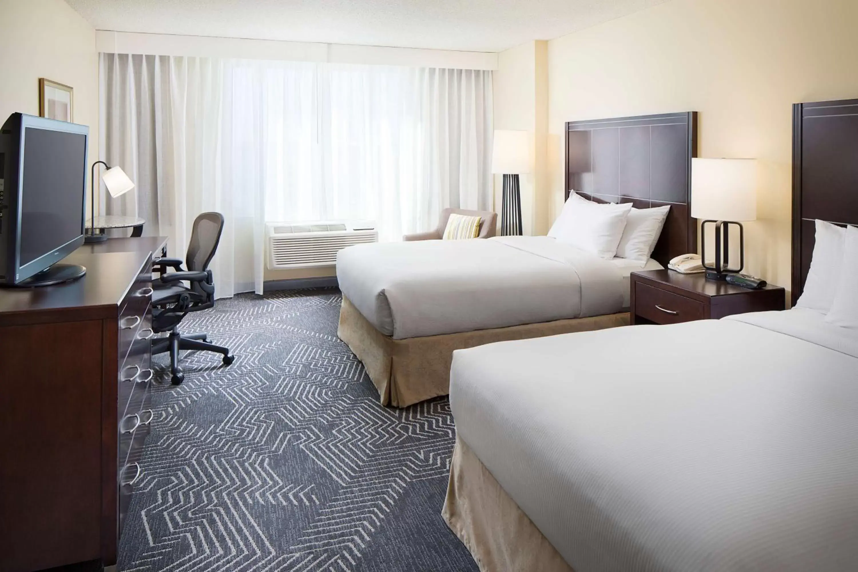 Bedroom, Bed in DoubleTree by Hilton Los Angeles/Commerce Bedroom, Bed in DoubleTree by Hilton Los Angeles/Commerce