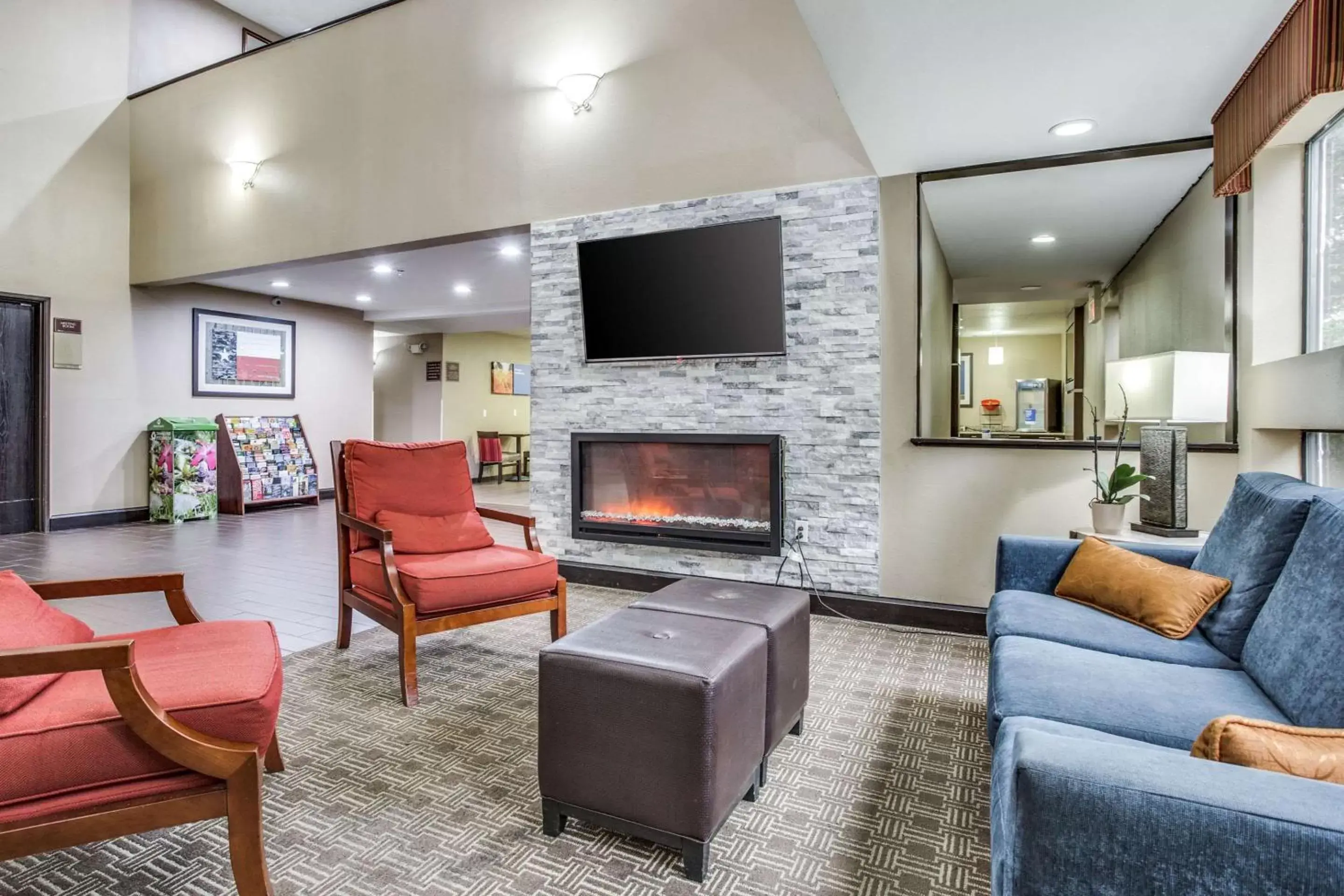 Lobby or reception, Seating Area in Comfort Inn & Suites Love Field – Dallas Market Center