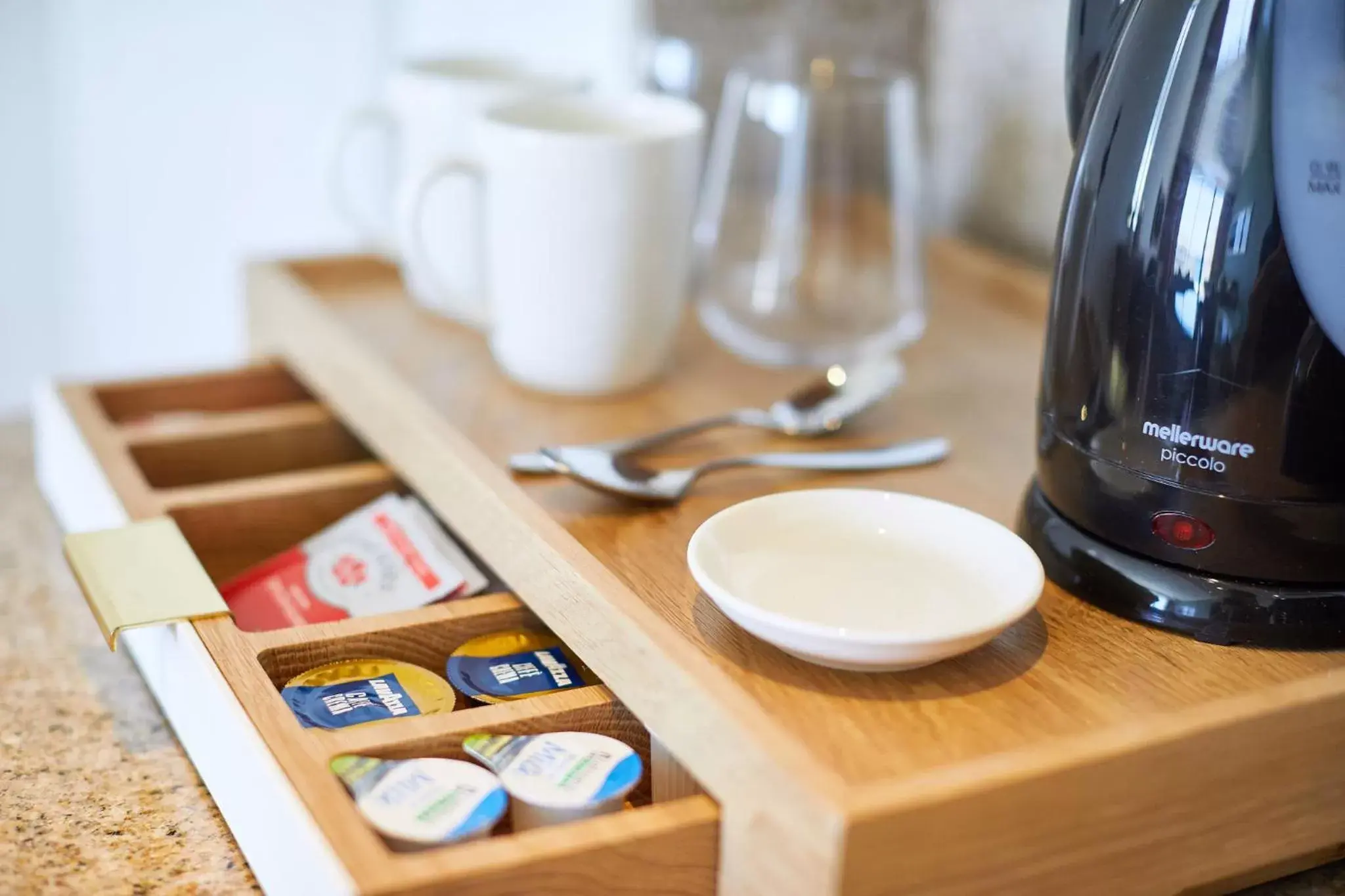 Coffee/tea facilities in President Hotel