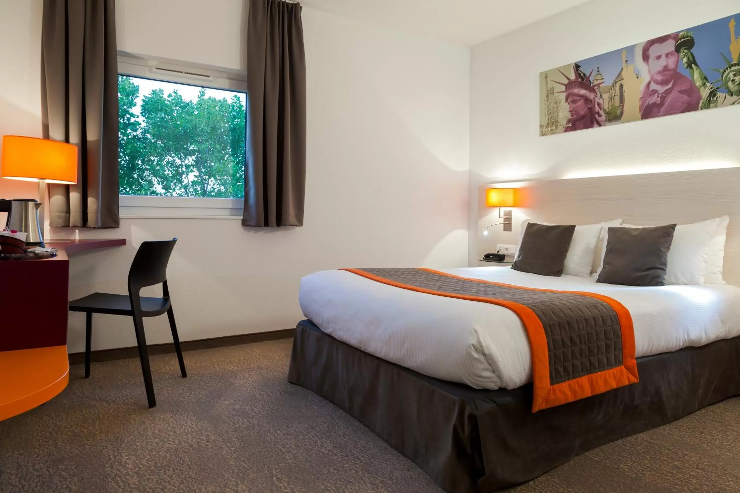 Bedroom, Bed in Comfort Hotel Expo Colmar