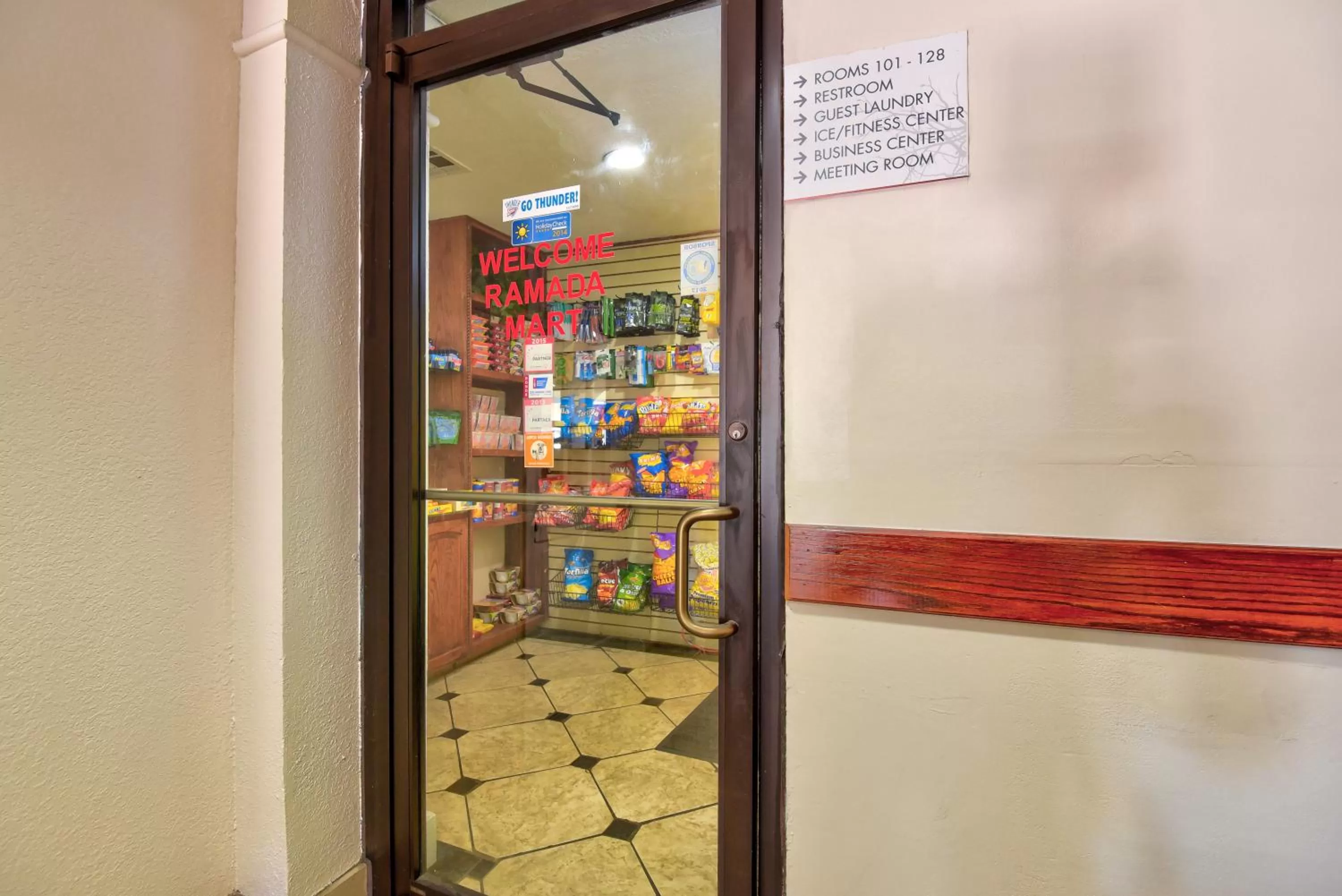 On-site shops in Ramada by Wyndham Oklahoma City Airport North