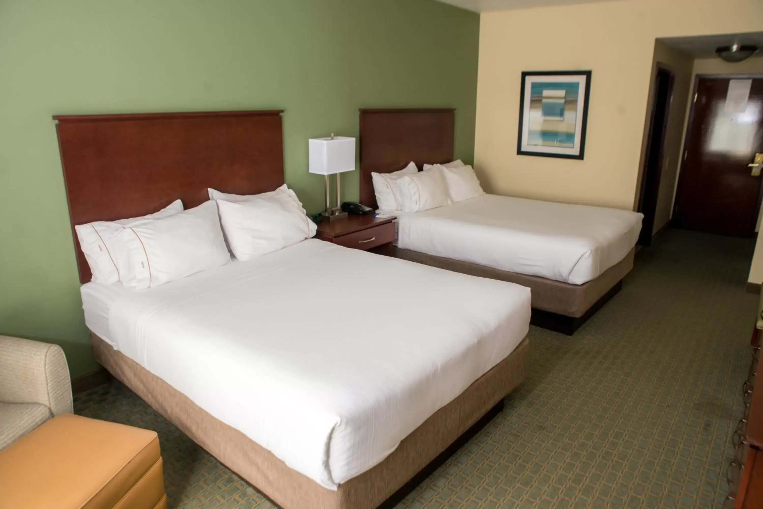 Photo of the whole room, Bed in Holiday Inn Express Hotel & Suites Cocoa, an IHG Hotel