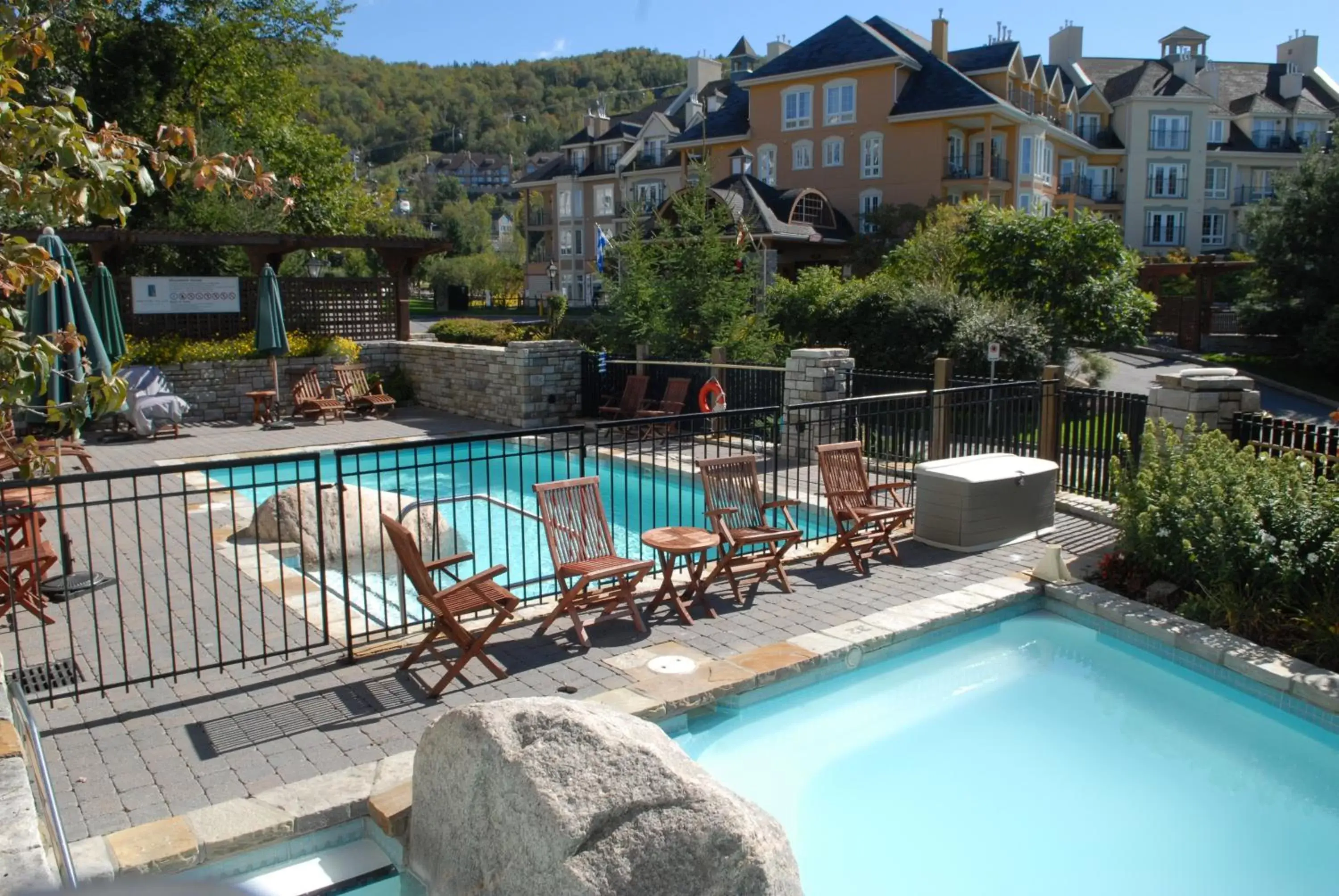 Swimming pool, Pool View in Ermitage du Lac